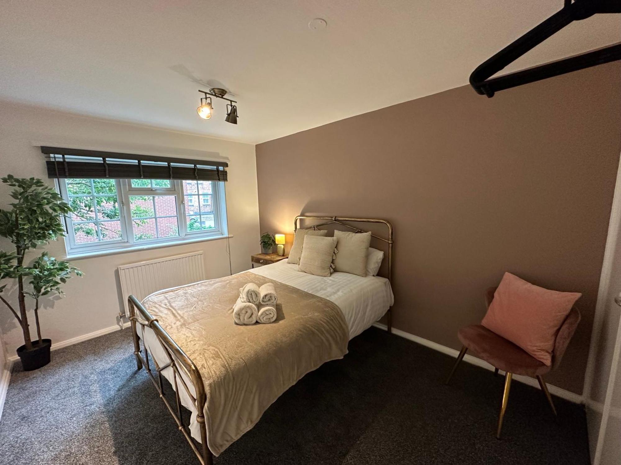 Comfortable 3 Bed House With Garden & Parking Nottingham