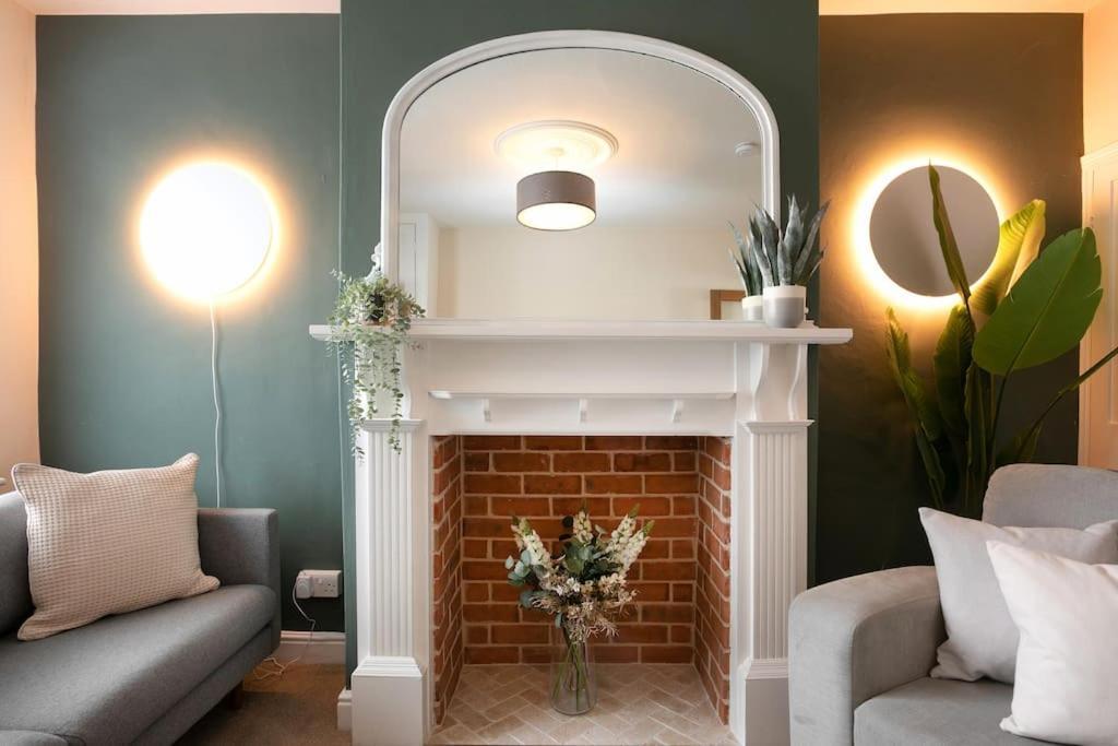 Holiday home Stylish 4 Bed In W/parking Nottingham
