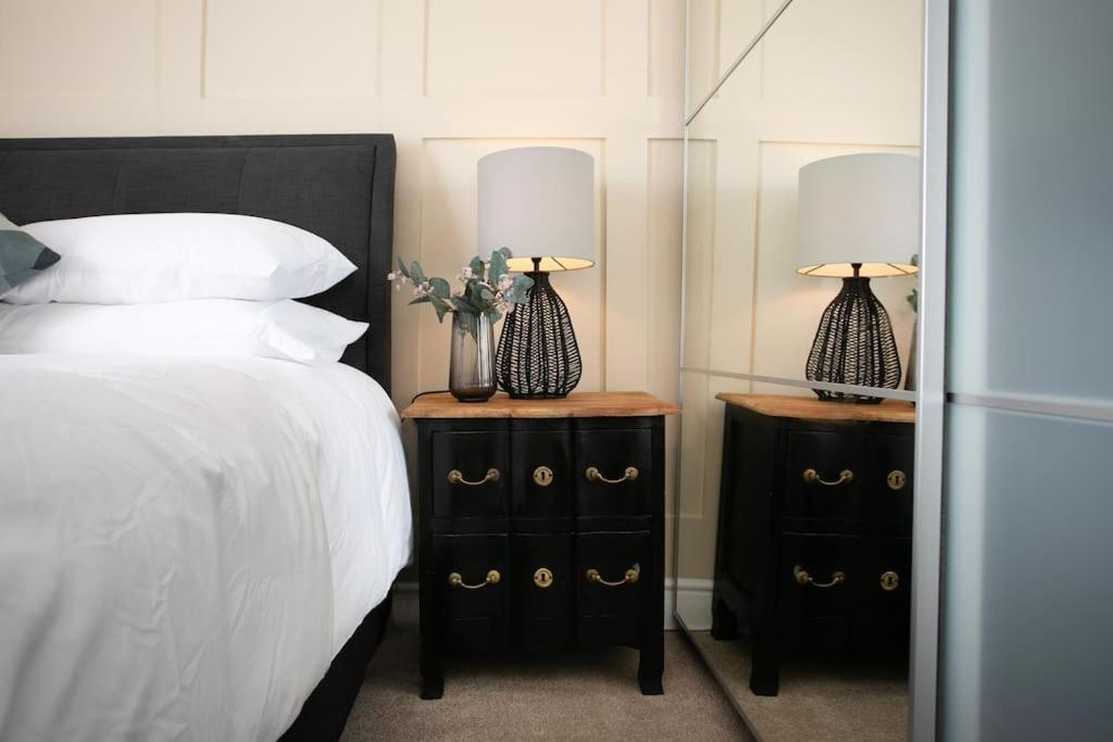 Stylish 4 Bed In W/parking Nottingham