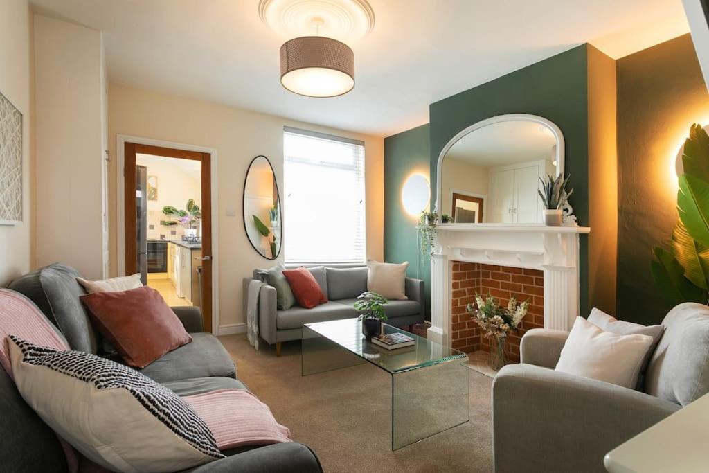 Holiday home Stylish 4 Bed In W/parking