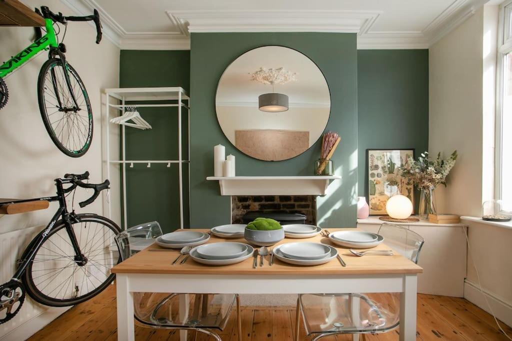 Stylish 4 Bed In W/parking *