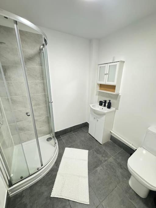 Apartment Luxury Cozy 3 Bed 5mins From - Free Parking!