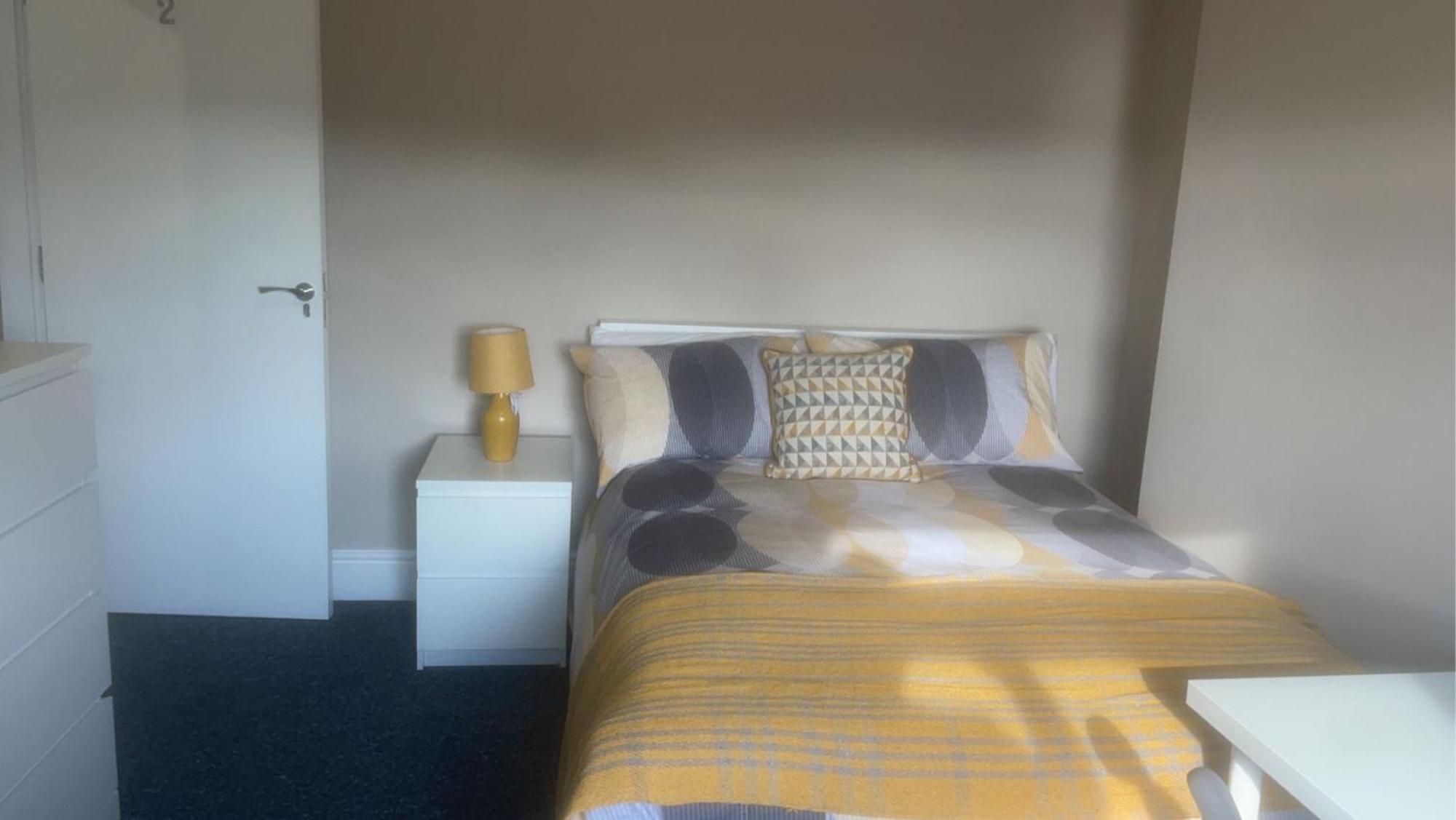 Apartment Spacious Near Citycentre Parking/wifi/netflix