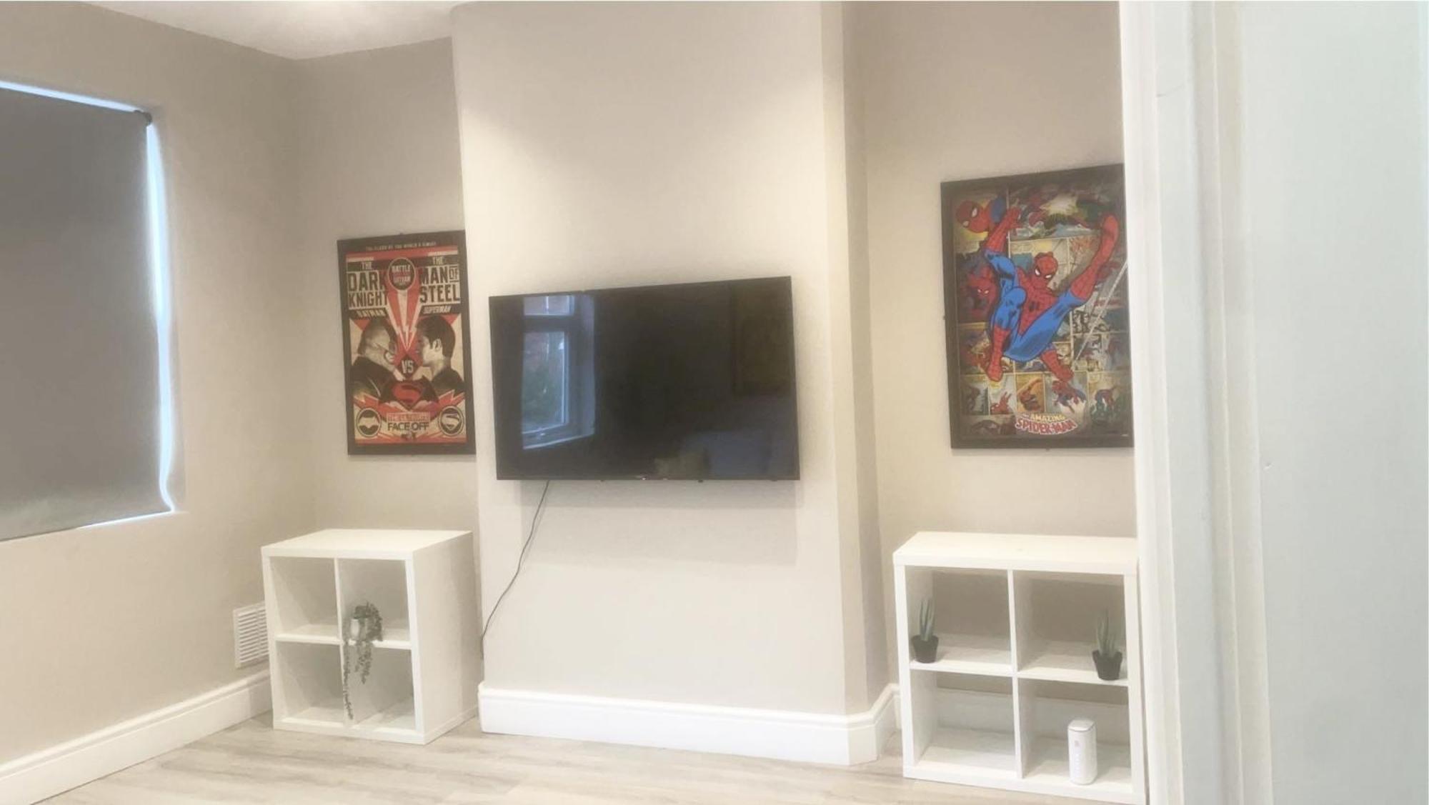 Spacious Near Citycentre Parking/wifi/netflix *