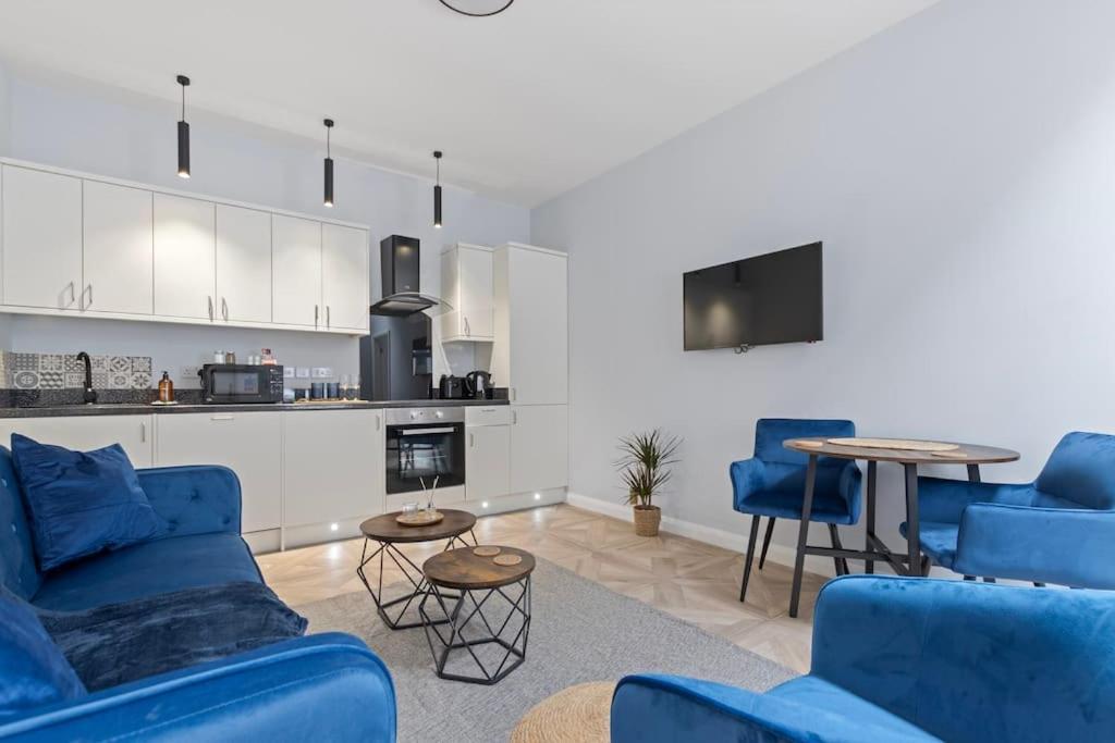 Modern Off-road Parking-twin 4 Apartment