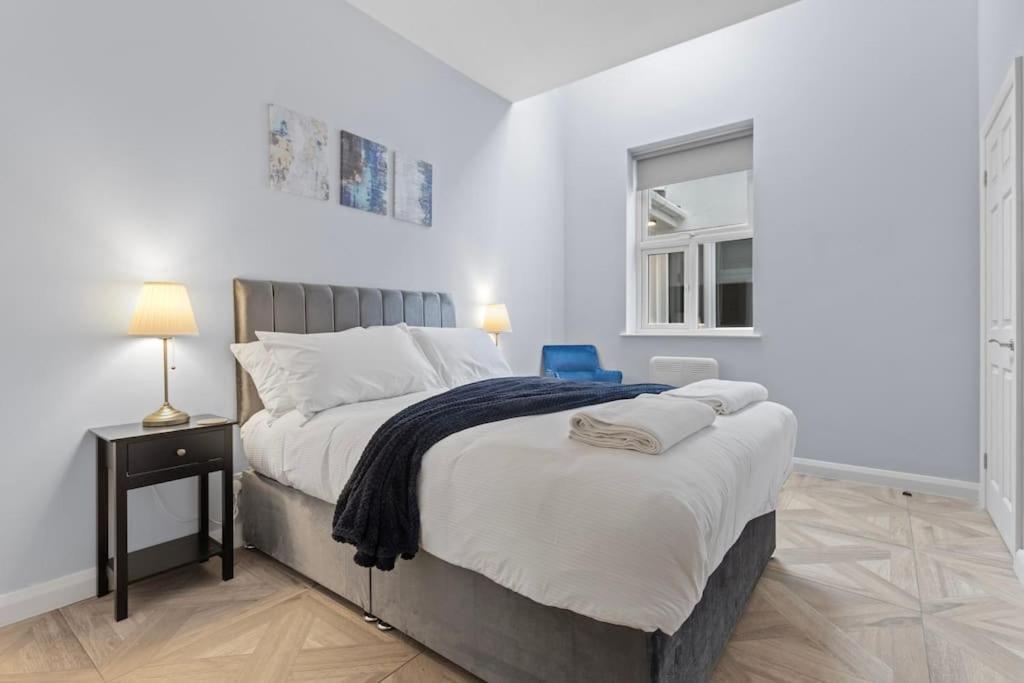 Apartment Modern Off-road Parking-twin 4 *