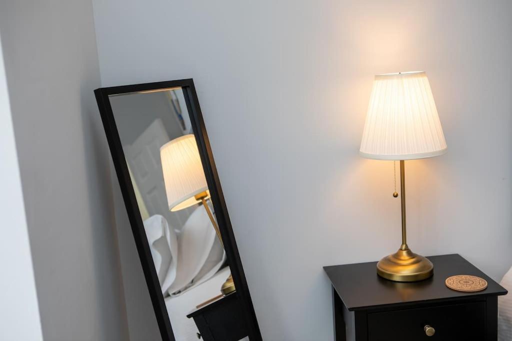 Apartment Modern Off-road Parking King Bed 1