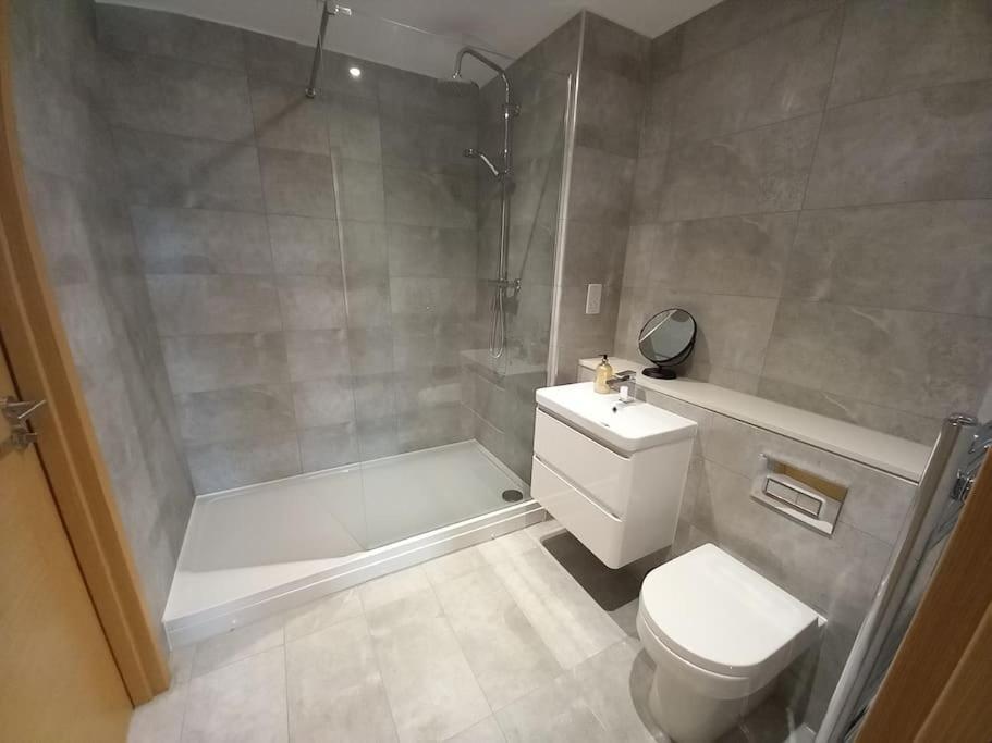 Apartment Luxury Riverside Stunning Views Free Parking *