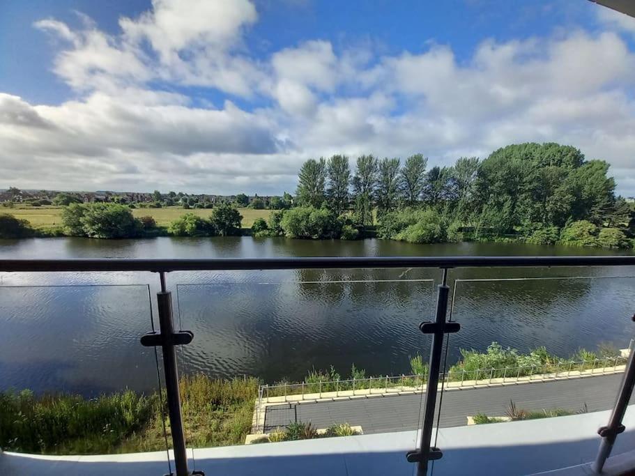 Apartment Luxury Riverside Stunning Views Free Parking *