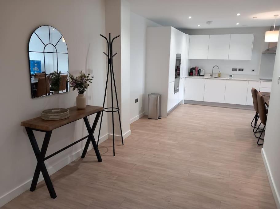 Luxury Riverside Stunning Views Free Parking *