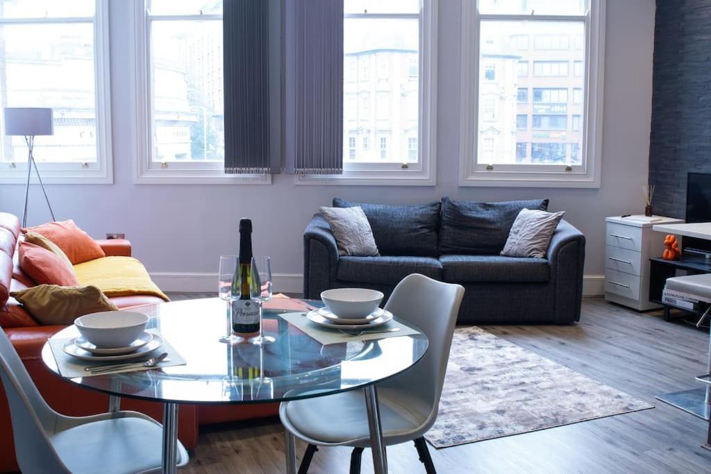 Spacious In Centre - Free Parking Apartamento