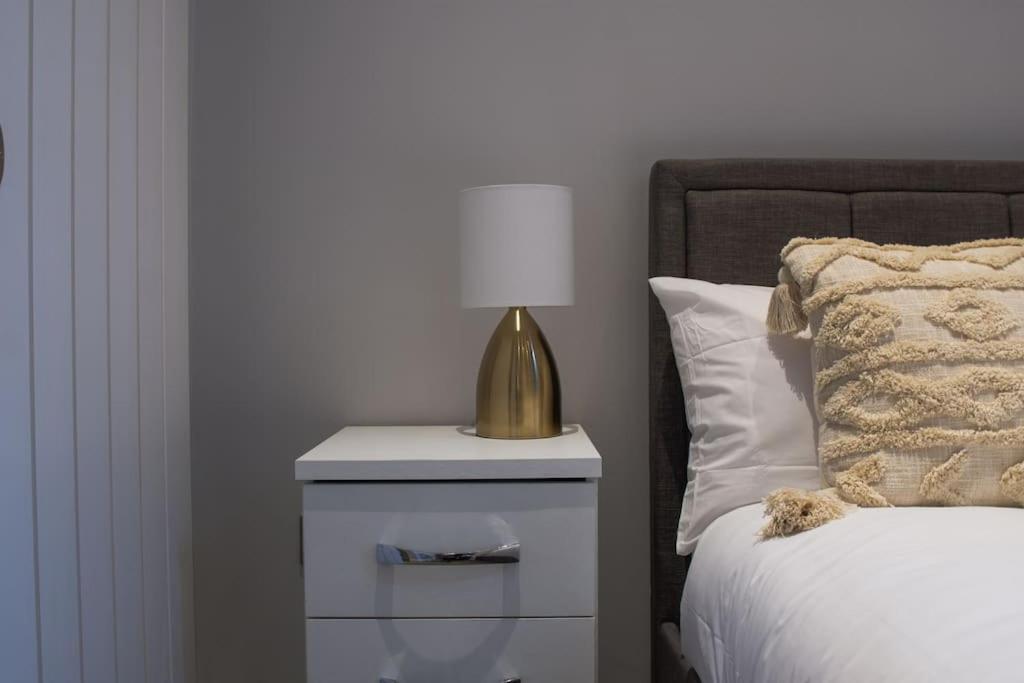 Apartamento Spacious In Centre - Free Parking *