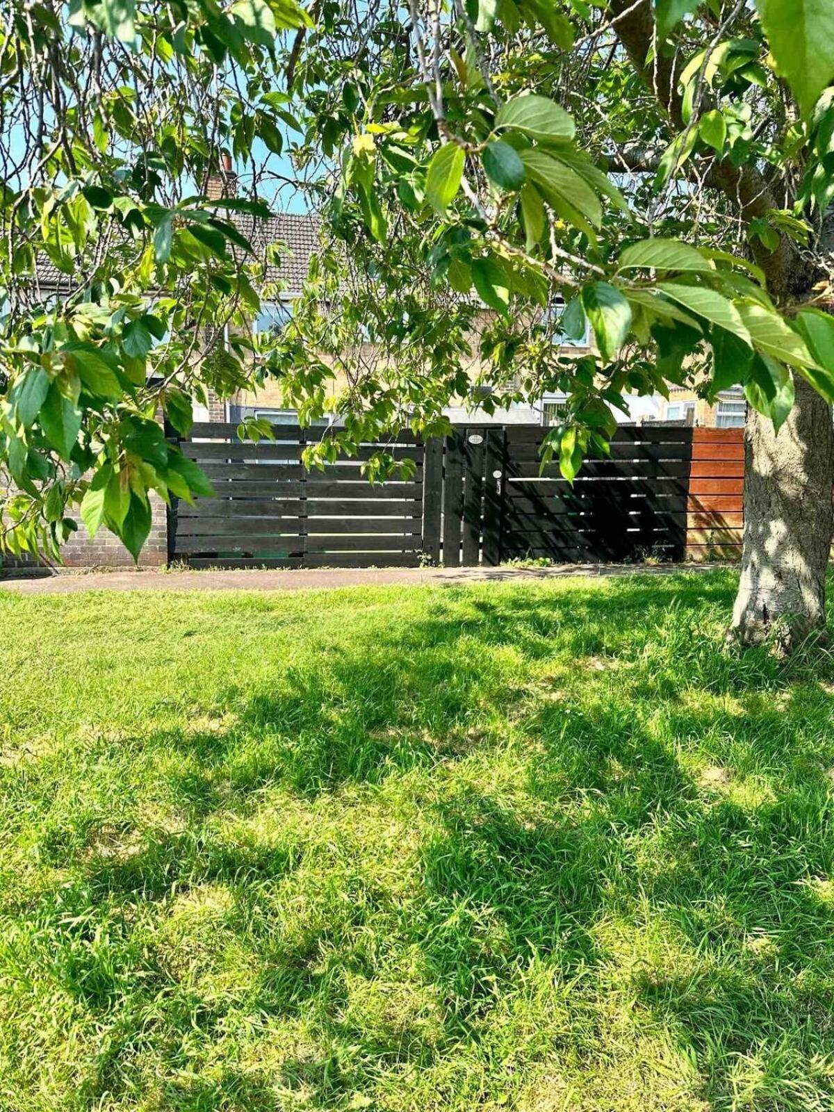 Holiday home 5 Minutes From M1 Sleeps Up To 7 Perfect For Contractors Leisure Relocators King Or Twin Bed Options *