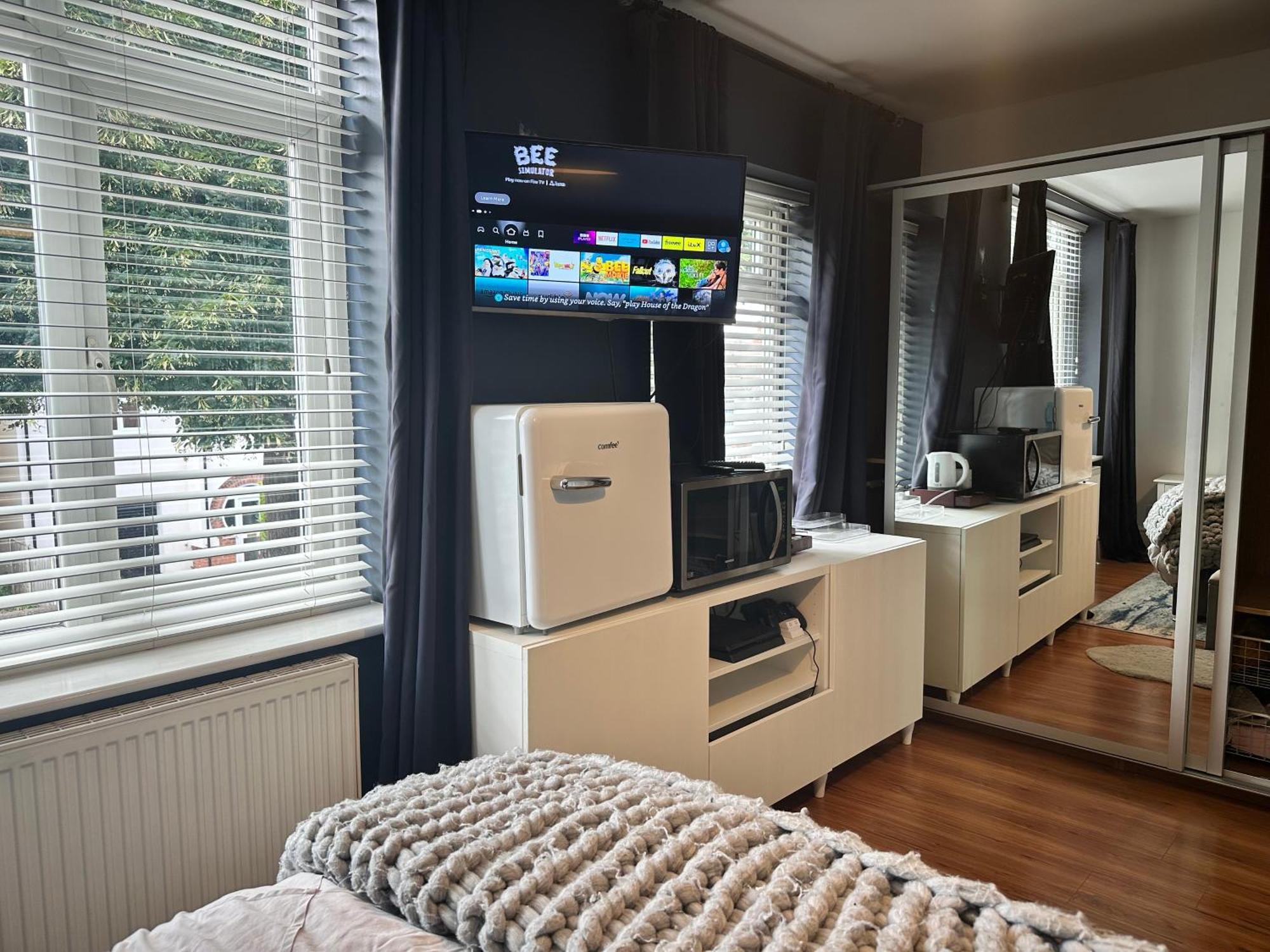 Lux Akinle Homestay Nottingham
