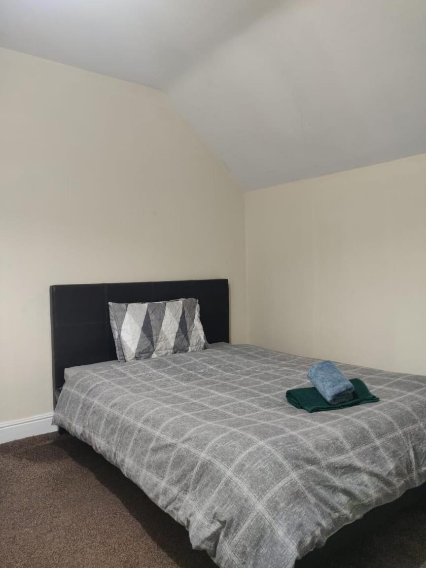 Casa de hóspedes Nice Double Near Cricket & Football Ground *
