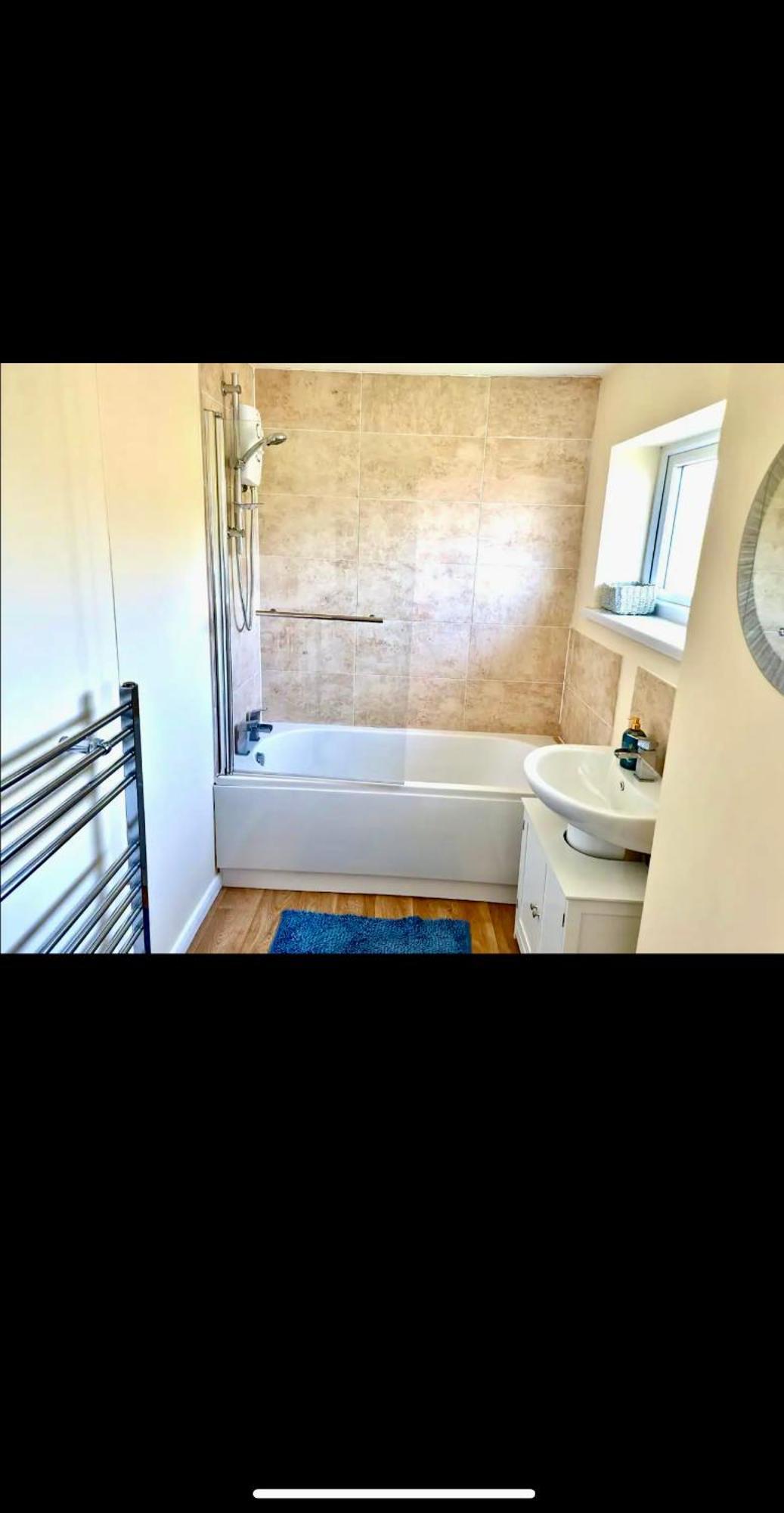 5 Minutes From M1 Sleeps Up To 7 Perfect For Contractors Leisure Relocators King Or Twin Bed Options