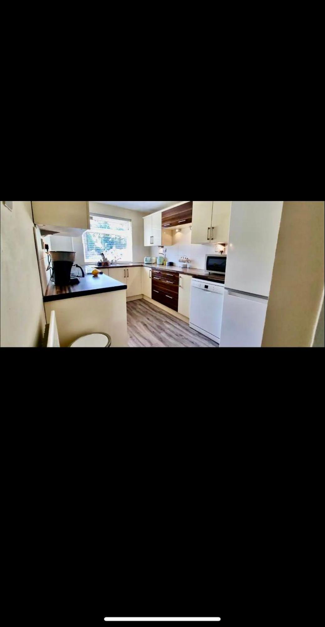 5 Minutes From M1 Sleeps Up To 7 Perfect For Contractors Leisure Relocators King Or Twin Bed Options *