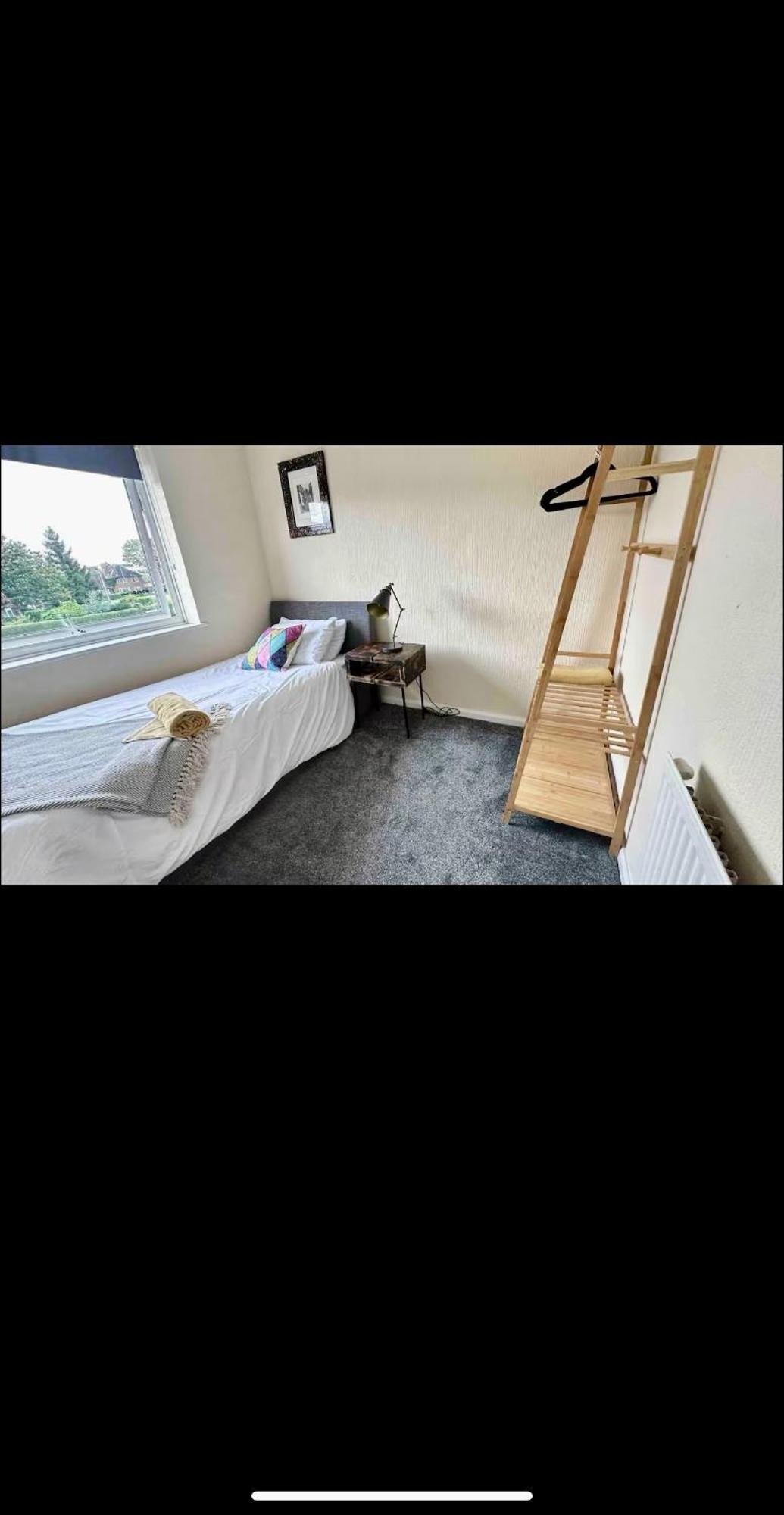 5 Minutes From M1 Sleeps Up To 7 Perfect For Contractors Leisure Relocators King Or Twin Bed Options