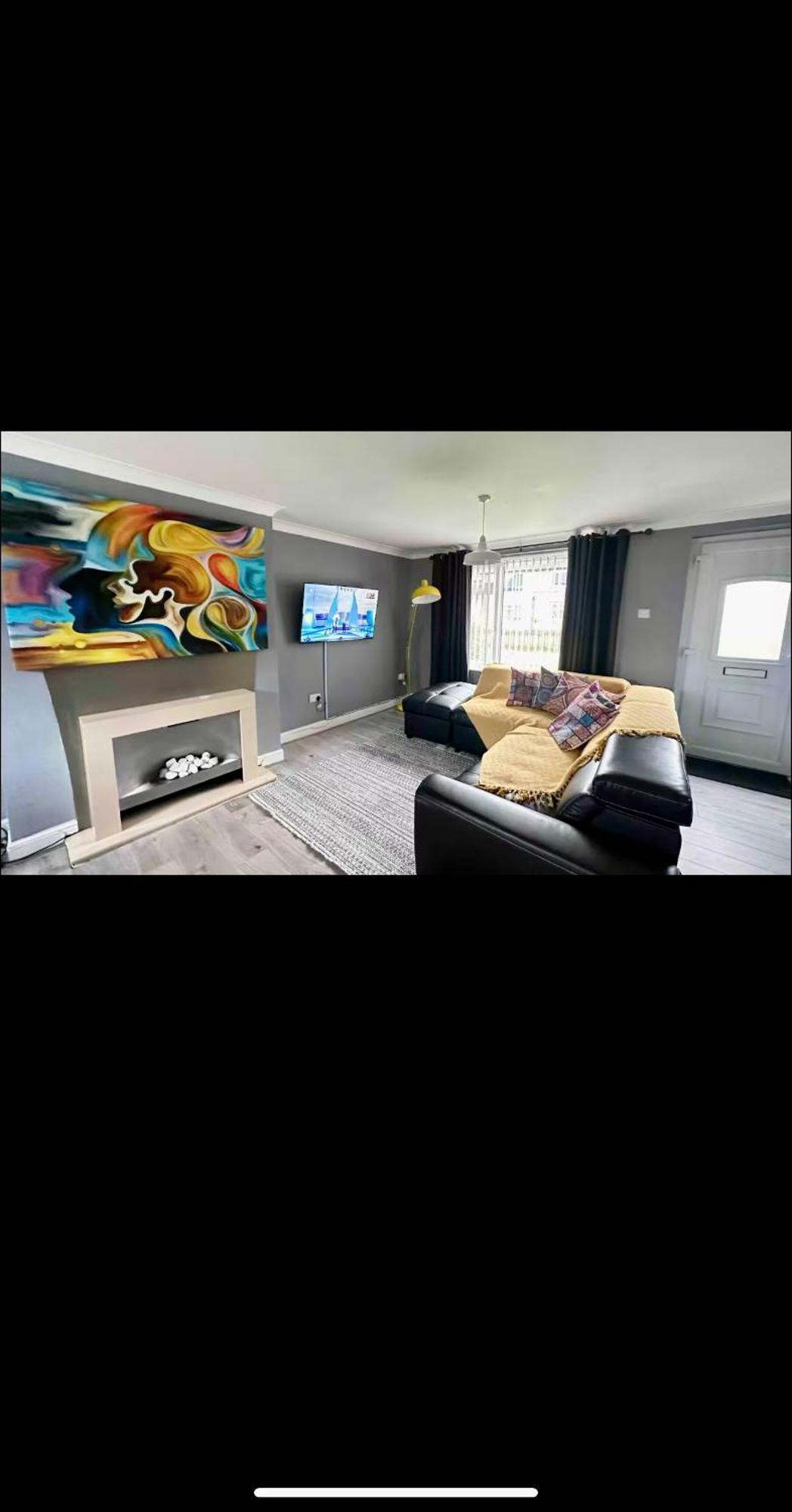5 Minutes From M1 Sleeps Up To 7 Perfect For Contractors Leisure Relocators King Or Twin Bed Options Holiday home Nottingham