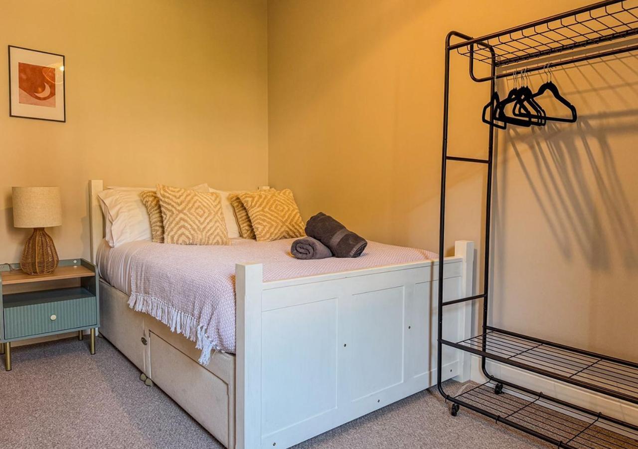 The Dale - Large 4br House Holiday home Nottingham