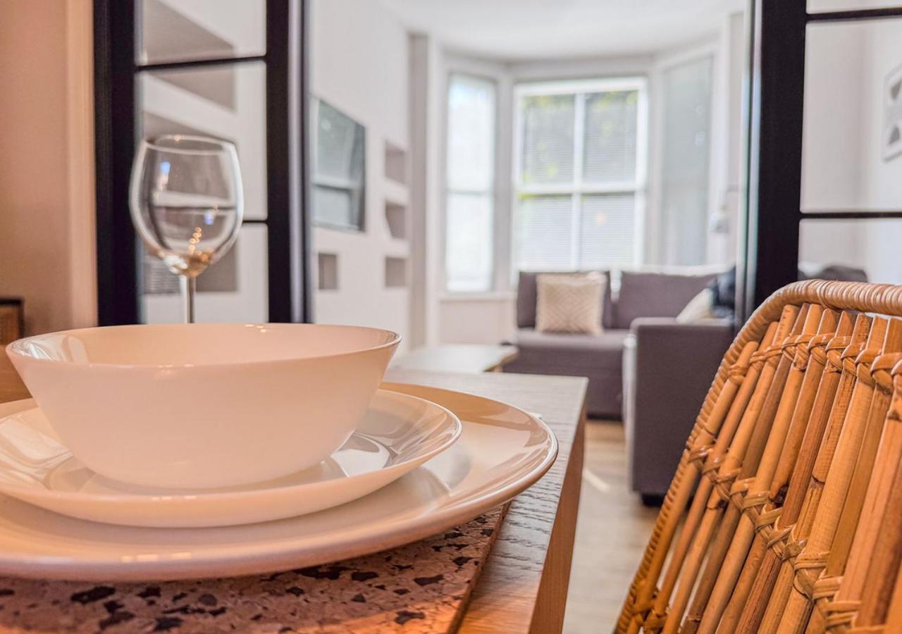 The Dale - Large 4br House Nottingham