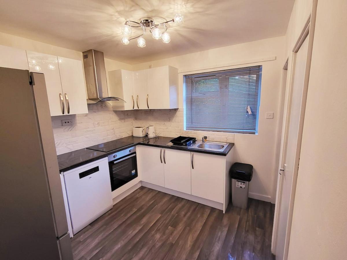 3 Bedroom Deals In Apartment *