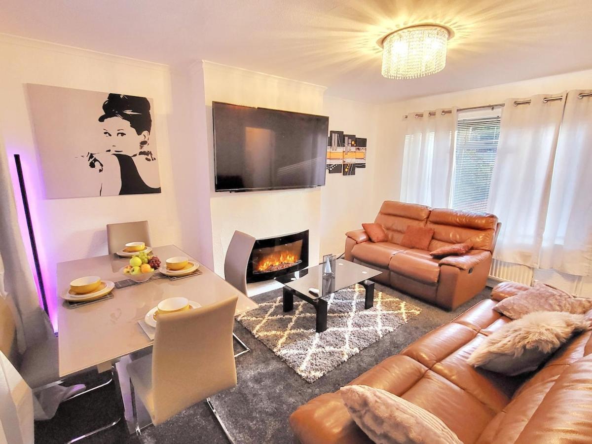 Apartment 3 Bedroom Deals In *