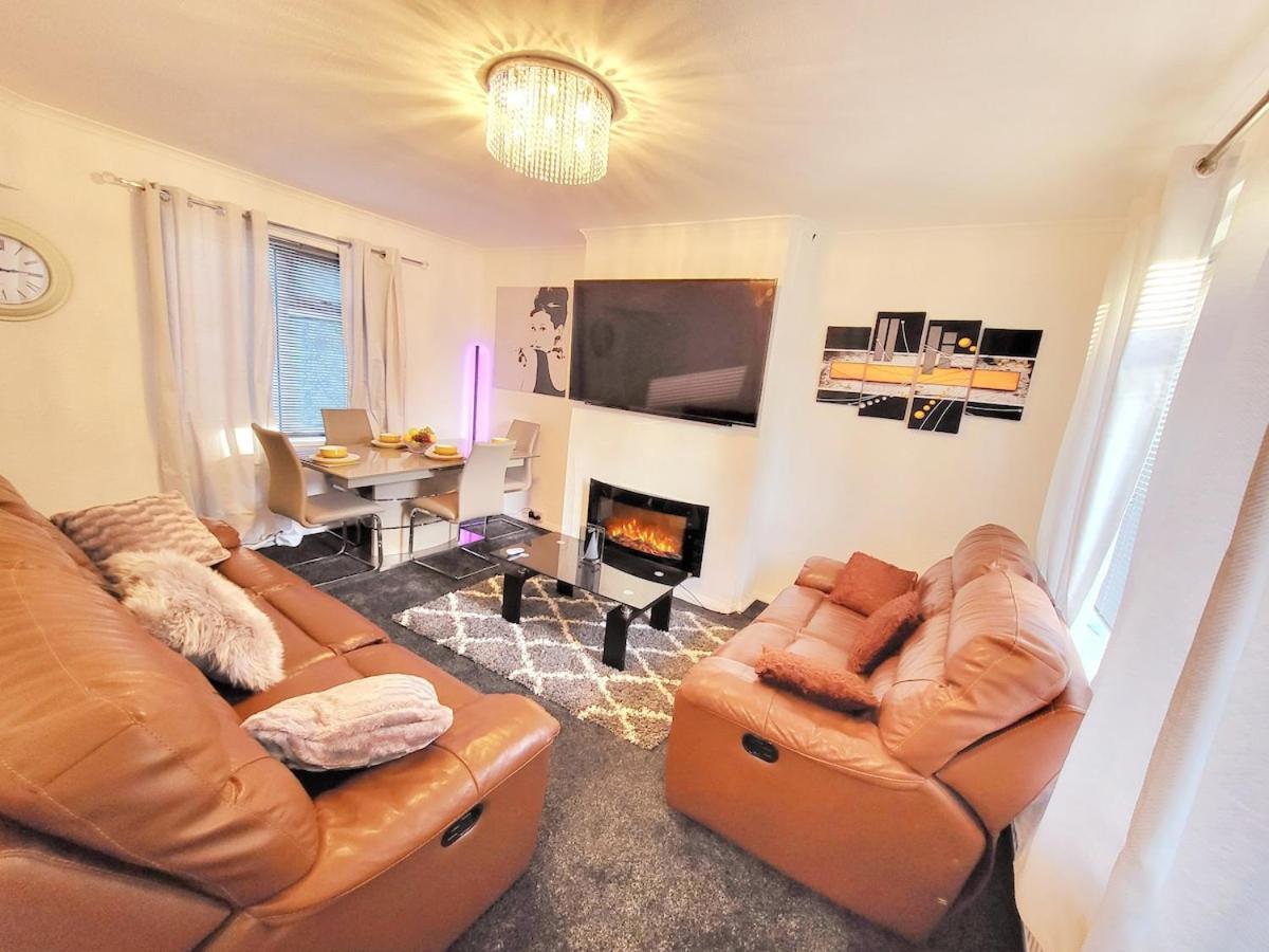 Apartment 3 Bedroom Deals In *