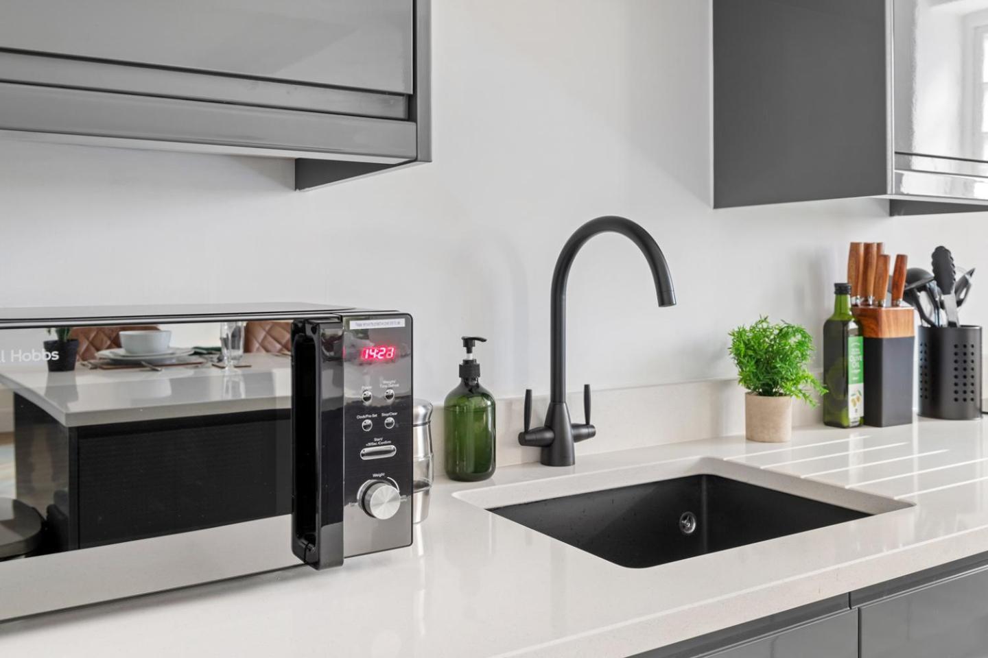 Brand New Luxury 2 Bedroom In The Market Square *