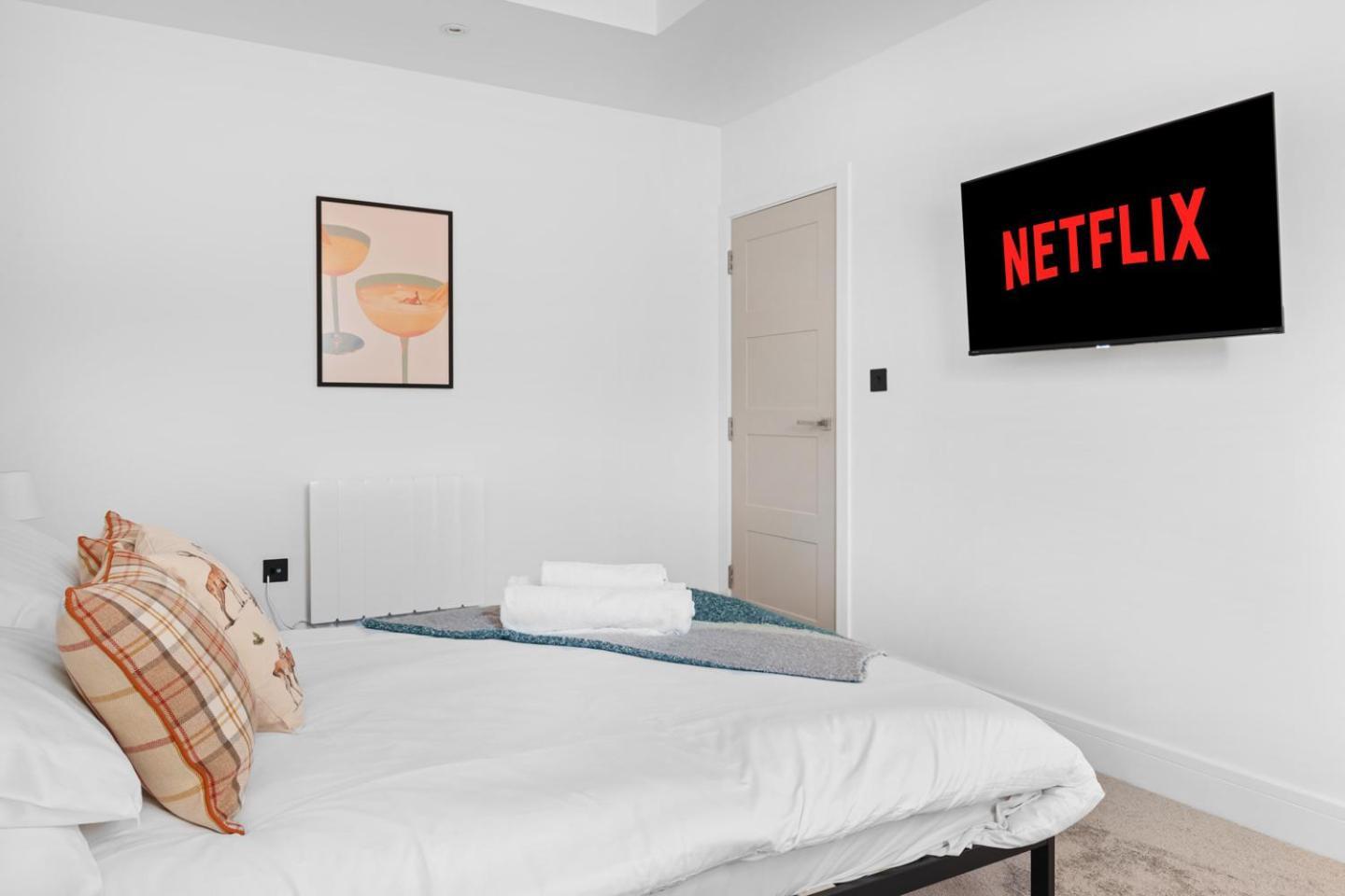 Brand New Luxury 2 Bedroom In The Market Square