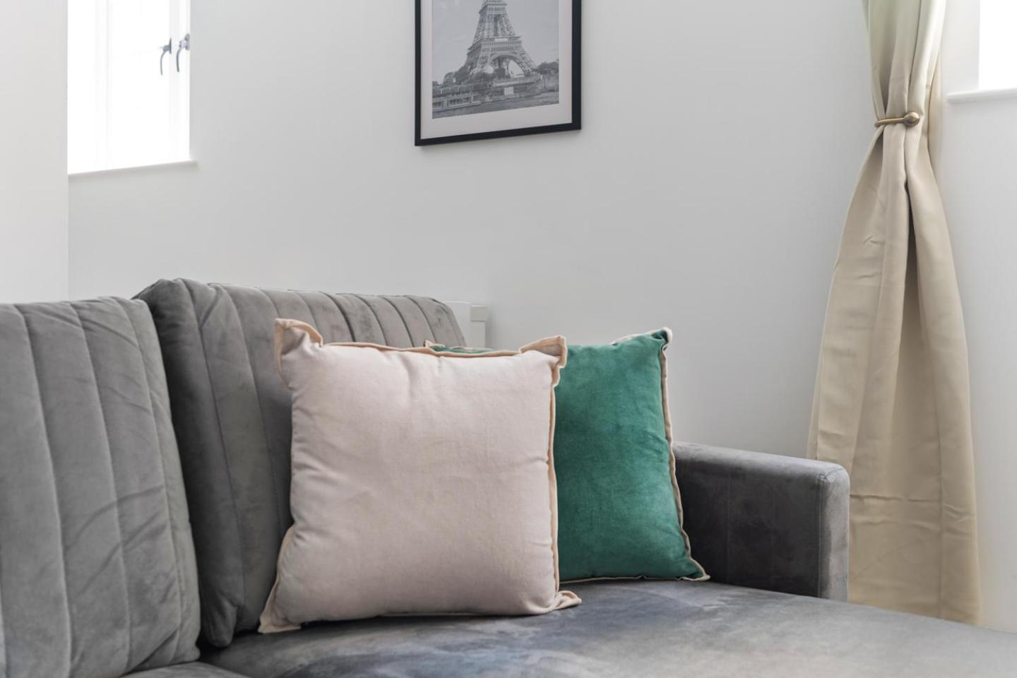 Brand New Luxury 2 Bedroom In The Market Square