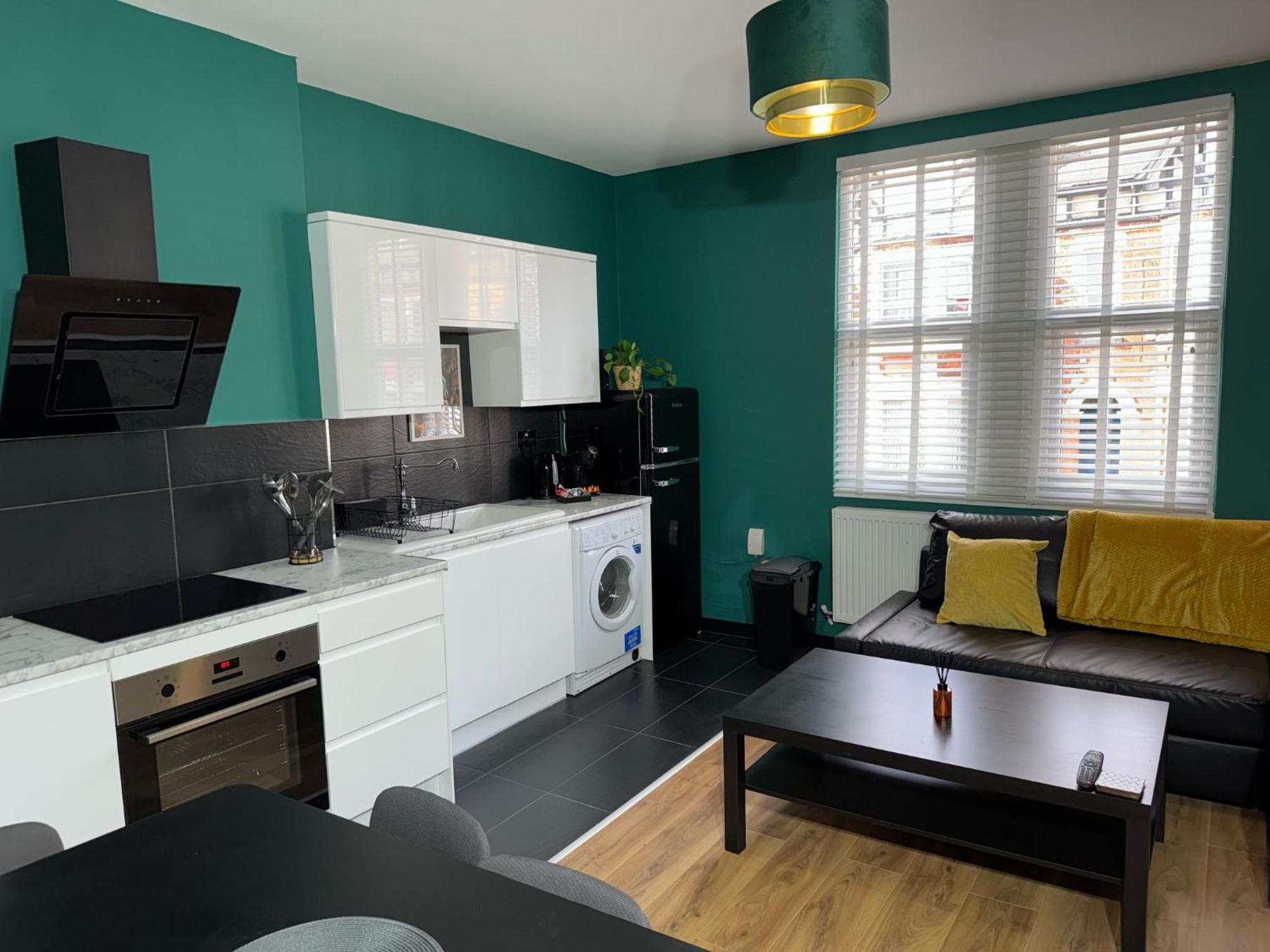 Apartment Spacious Flat Near To City Centre