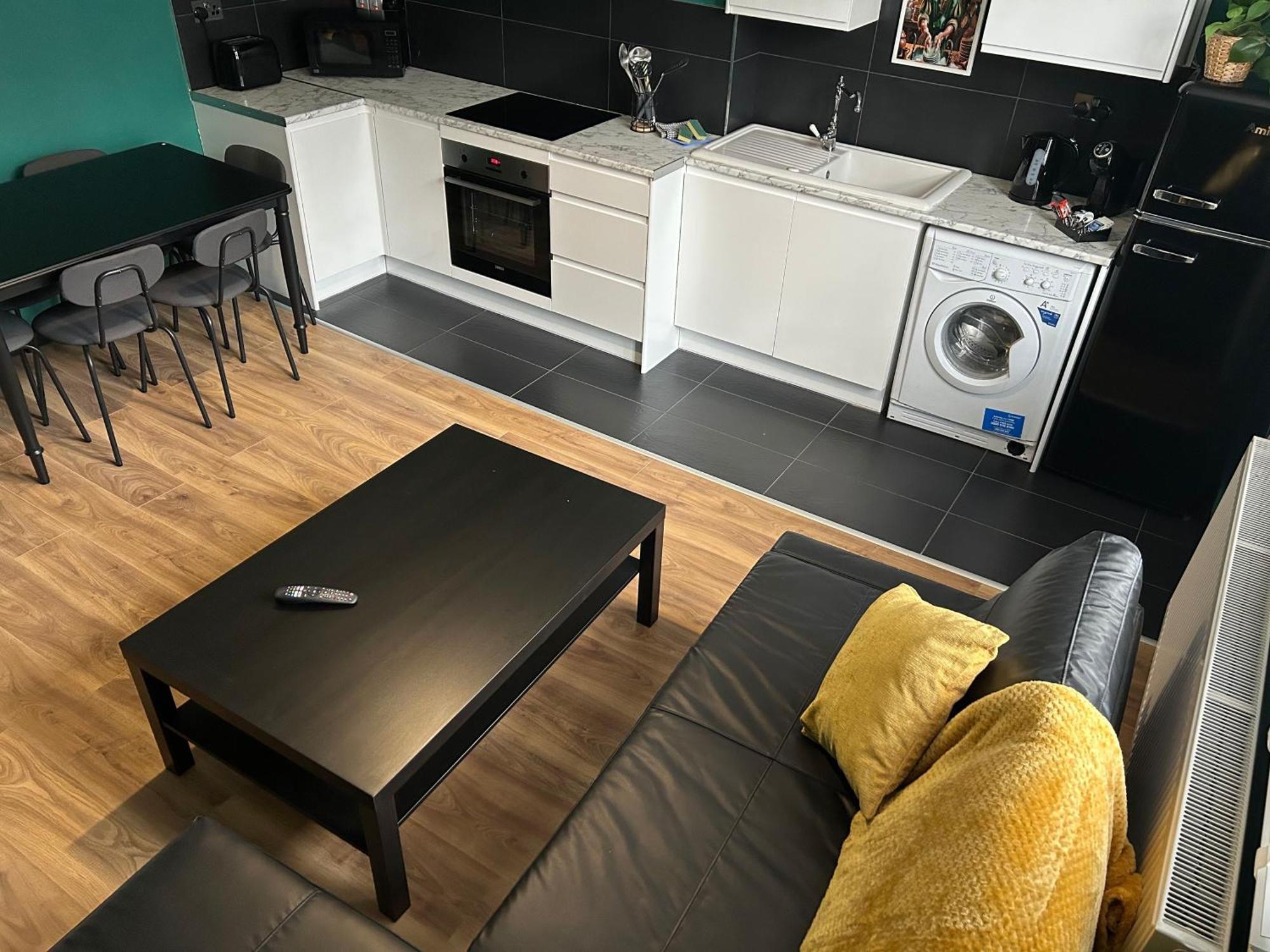 Spacious Flat Near To City Centre