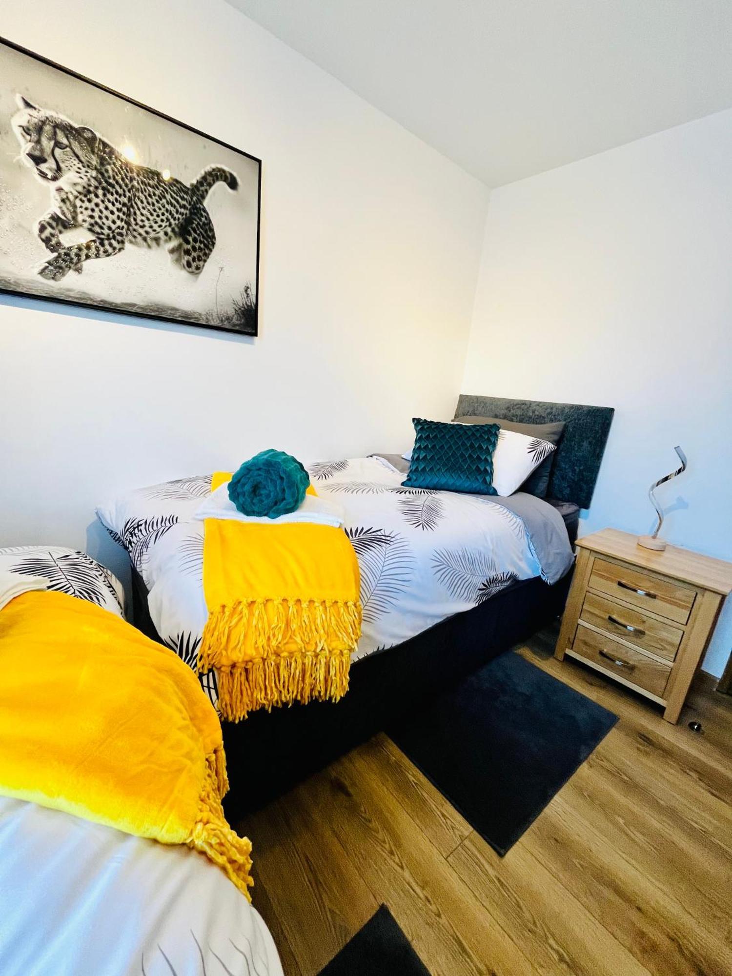 Holiday home Modern Strelley Escape - Peaceful & Convenient, 2x Free Off-street Parking, Wifi -500mb, 2 Bathrooms, Contractor & Family Friendly, Ng8 *