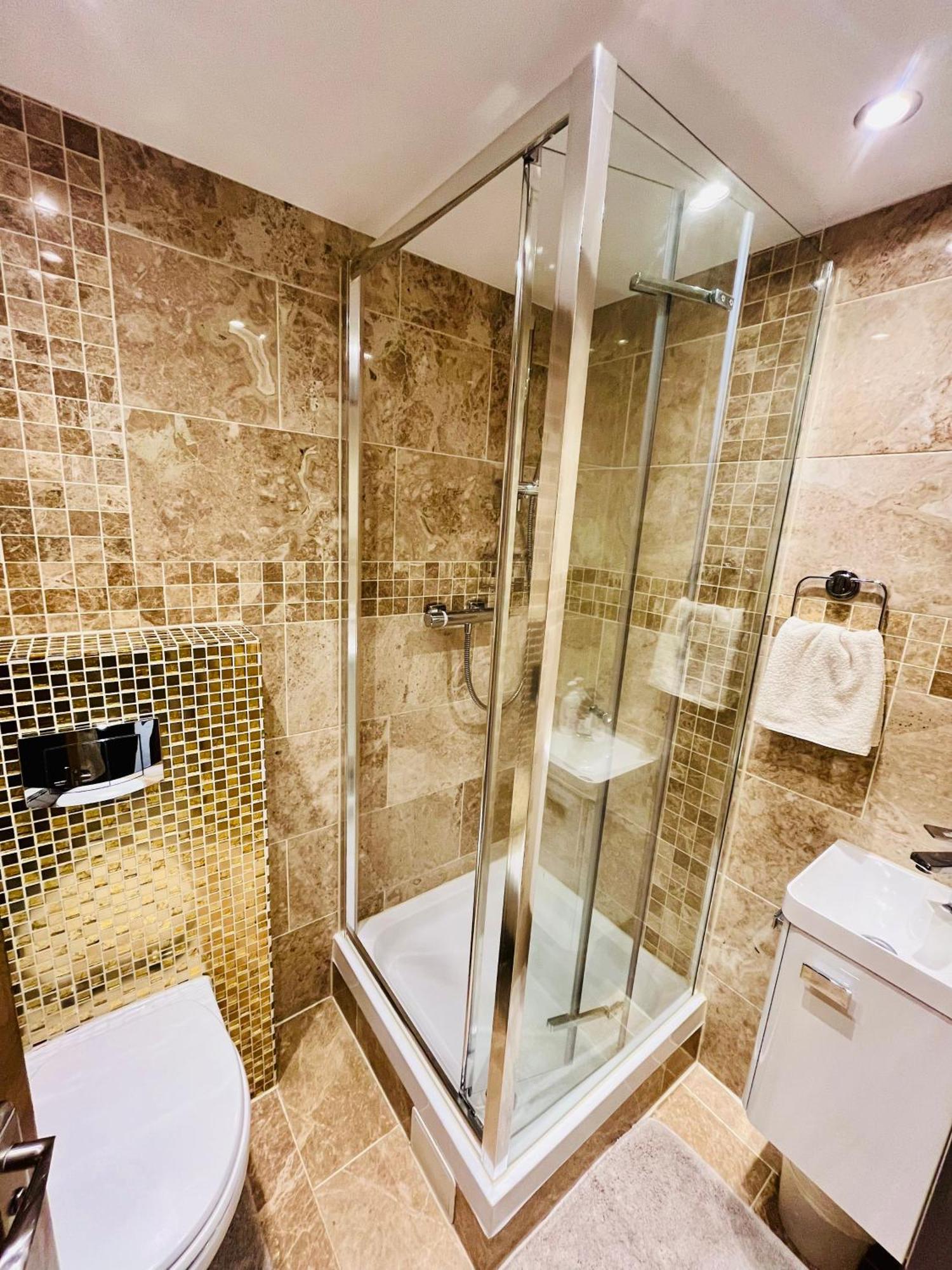 Modern Strelley Escape - Peaceful & Convenient, 2x Free Off-street Parking, Wifi -500mb, 2 Bathrooms, Contractor & Family Friendly, Ng8 * Nottingham