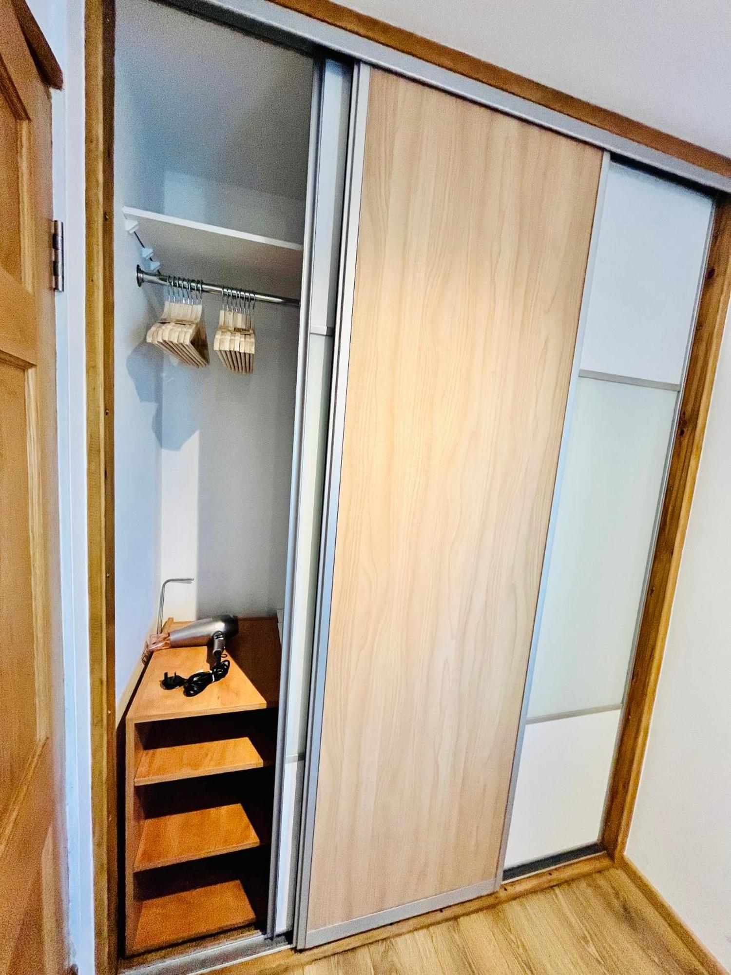 Holiday home Modern Strelley Escape - Peaceful & Convenient, 2x Free Off-street Parking, Wifi -500mb, 2 Bathrooms, Contractor & Family Friendly, Ng8