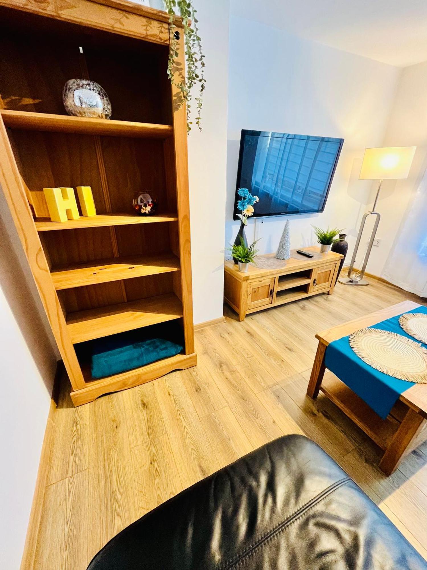 Holiday home Modern Strelley Escape - Peaceful & Convenient, 2x Free Off-street Parking, Wifi -500mb, 2 Bathrooms, Contractor & Family Friendly, Ng8 *