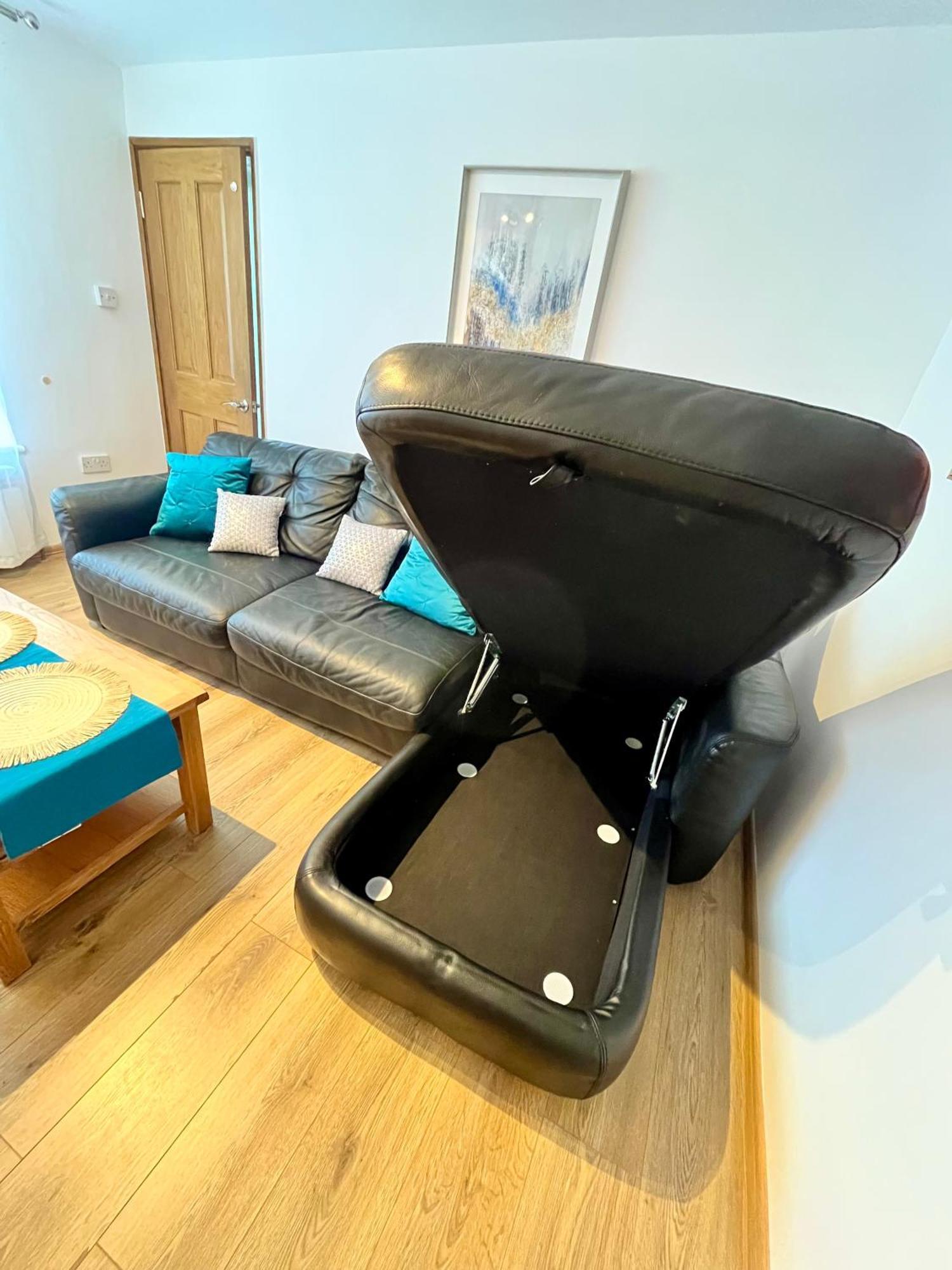 Holiday home Modern Strelley Escape - Peaceful & Convenient, 2x Free Off-street Parking, Wifi -500mb, 2 Bathrooms, Contractor & Family Friendly, Ng8 *