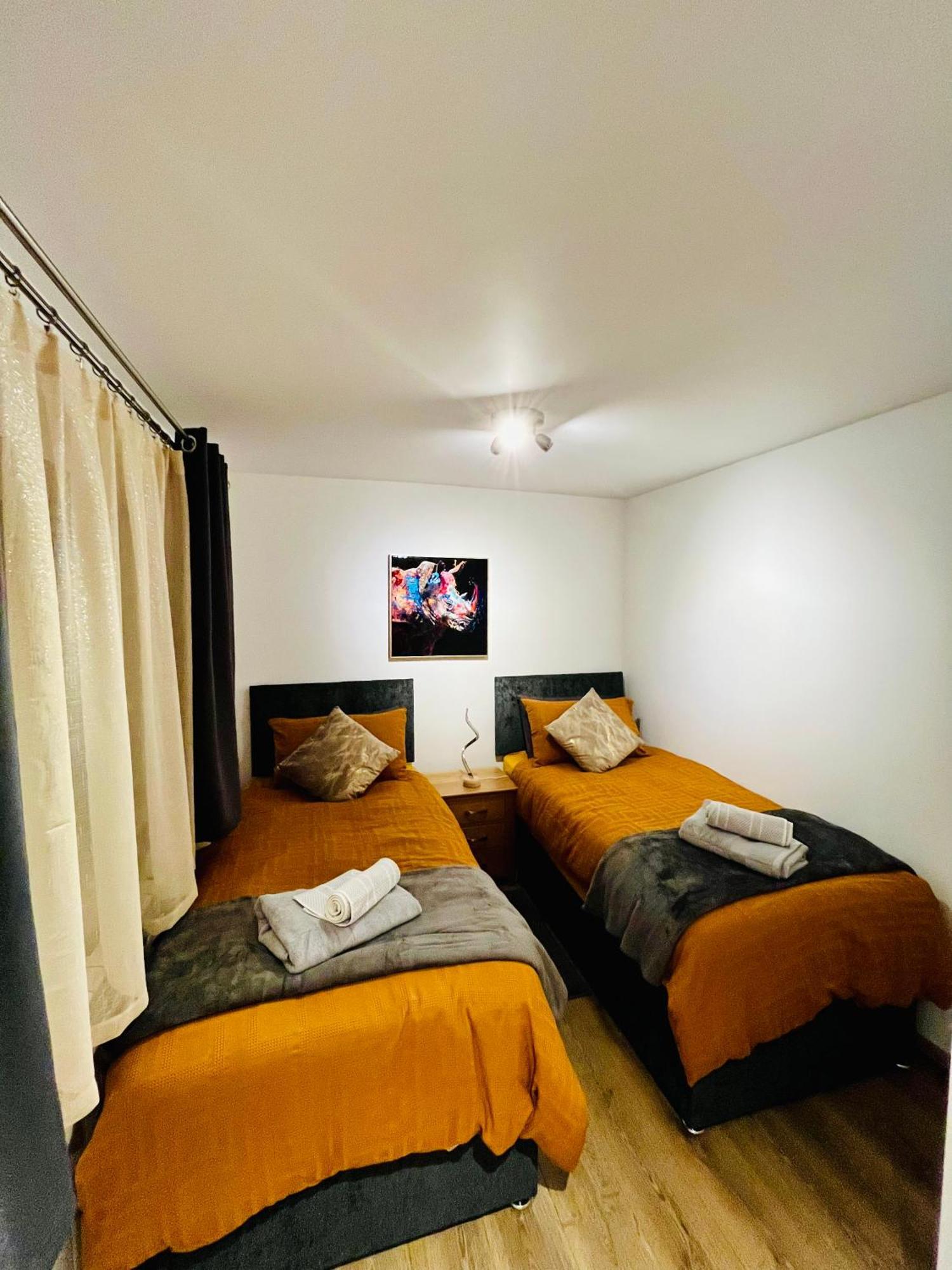 Modern Strelley Escape - Peaceful & Convenient, 2x Free Off-street Parking, Wifi -500mb, 2 Bathrooms, Contractor & Family Friendly, Ng8 Holiday home Nottingham