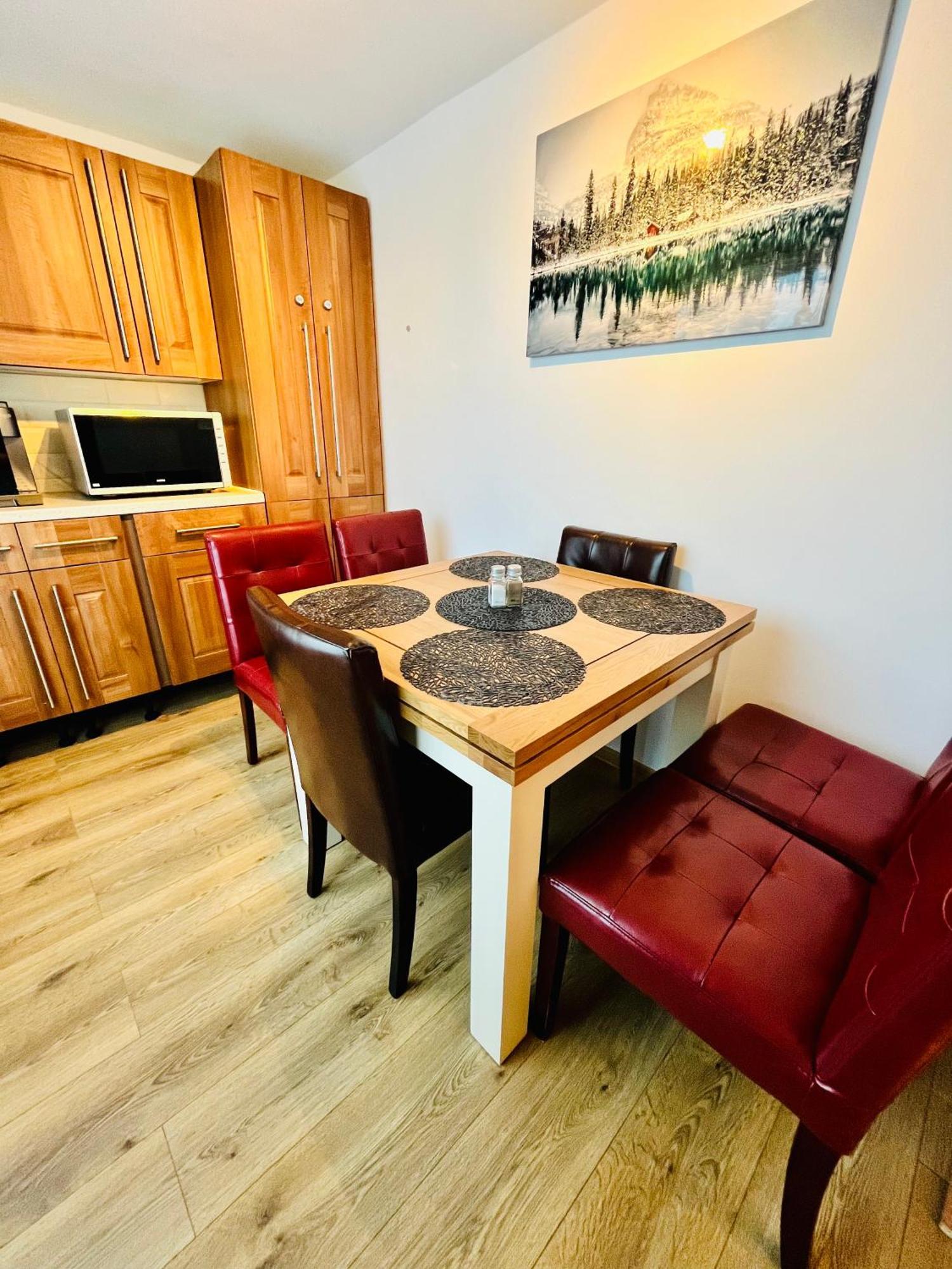 Modern Strelley Escape - Peaceful & Convenient, 2x Free Off-street Parking, Wifi -500mb, 2 Bathrooms, Contractor & Family Friendly, Ng8 * Nottingham