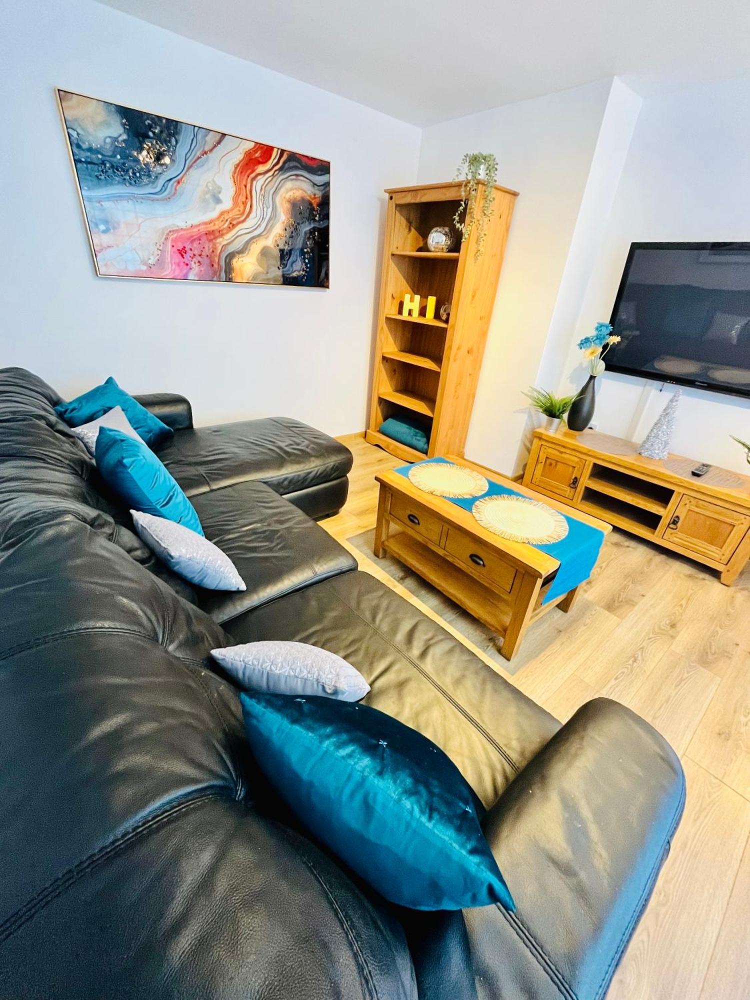 Holiday home Modern Strelley Escape - Peaceful & Convenient, 2x Free Off-street Parking, Wifi -500mb, 2 Bathrooms, Contractor & Family Friendly, Ng8 *
