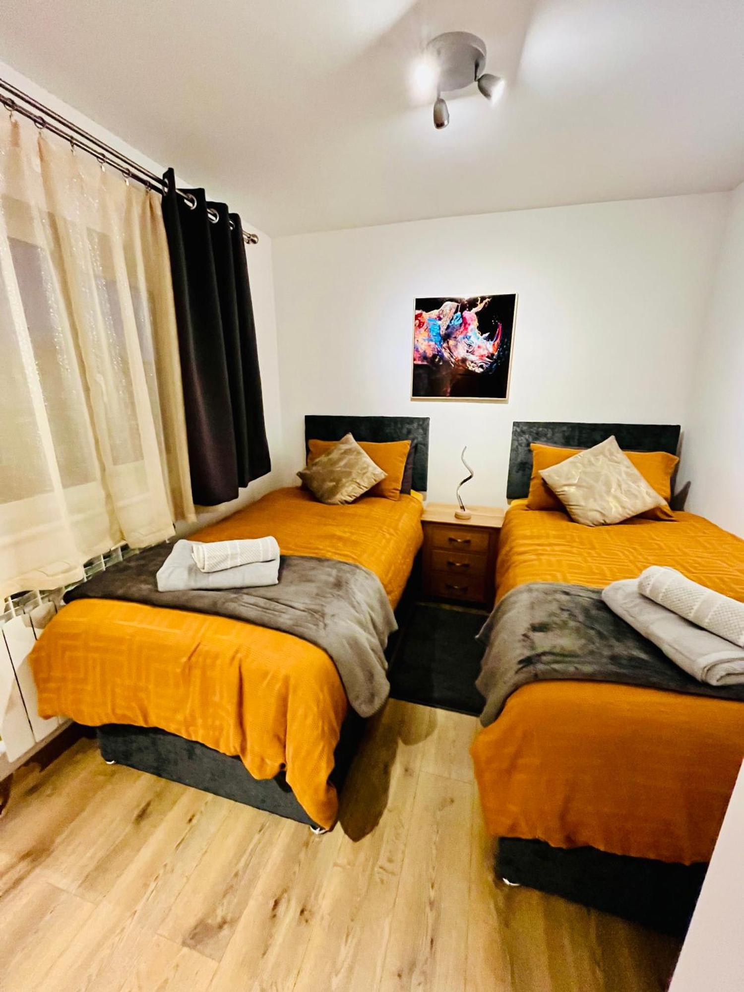Modern Strelley Escape - Peaceful & Convenient, 2x Free Off-street Parking, Wifi -500mb, 2 Bathrooms, Contractor & Family Friendly, Ng8 *