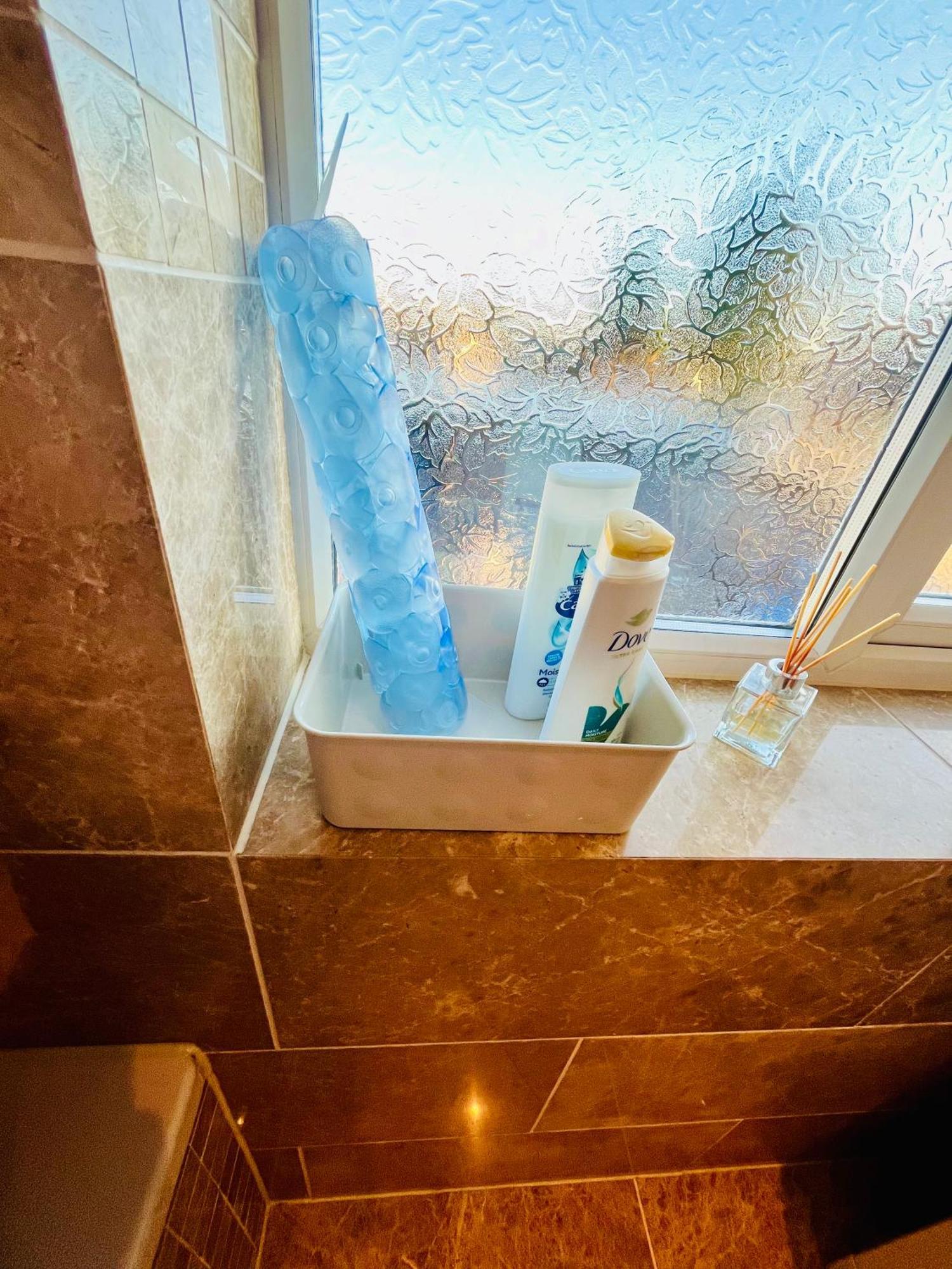 Holiday home Modern Strelley Escape - Peaceful & Convenient, 2x Free Off-street Parking, Wifi -500mb, 2 Bathrooms, Contractor & Family Friendly, Ng8 *