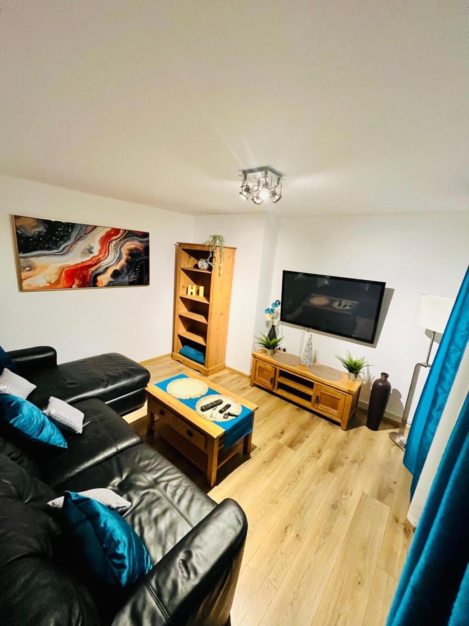 Holiday home Modern Strelley Escape - Peaceful & Convenient, 2x Free Off-street Parking, Wifi -500mb, 2 Bathrooms, Contractor & Family Friendly, Ng8 *