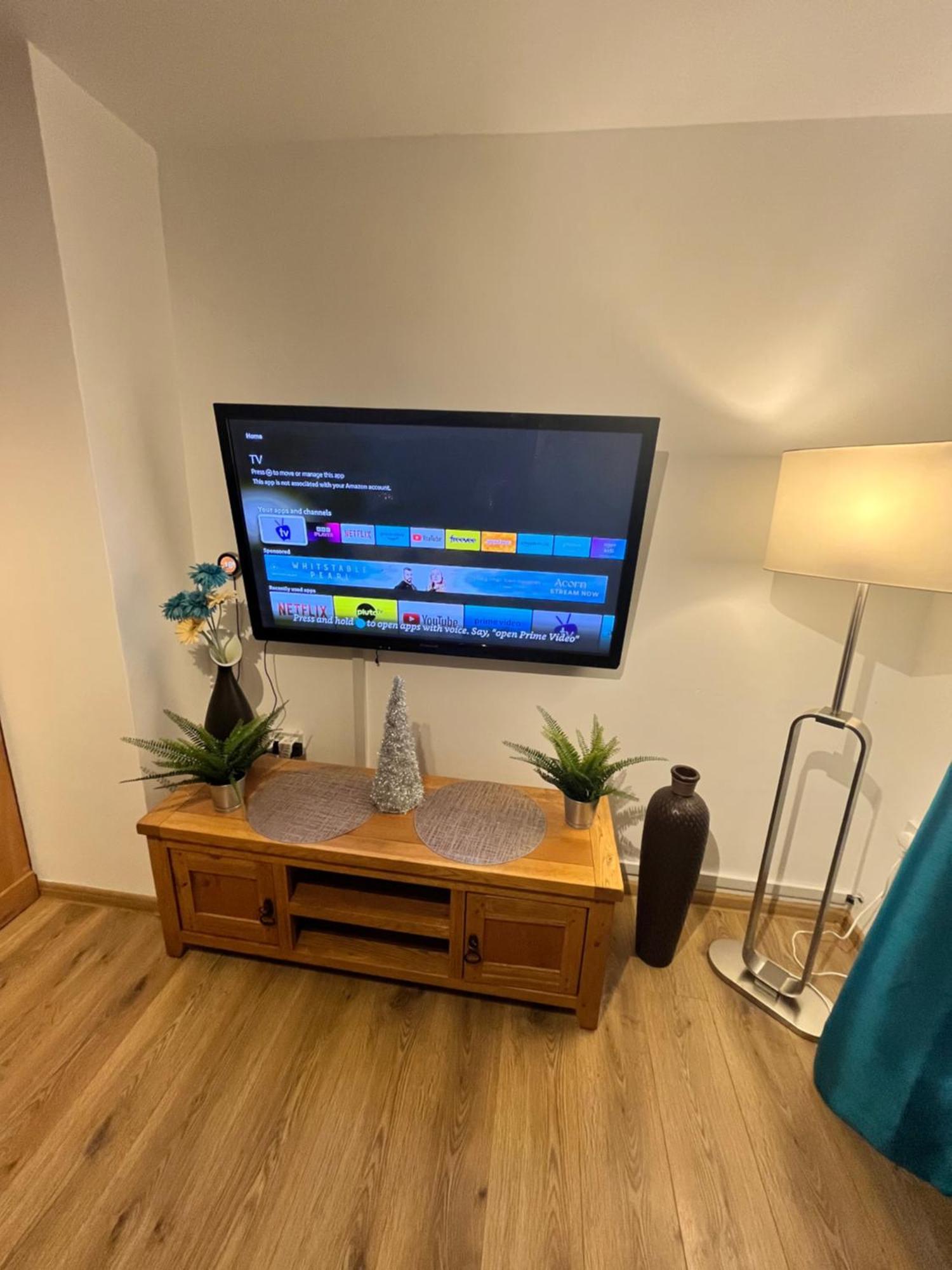 Modern Strelley Escape - Peaceful & Convenient, 2x Free Off-street Parking, Wifi -500mb, 2 Bathrooms, Contractor & Family Friendly, Ng8 *
