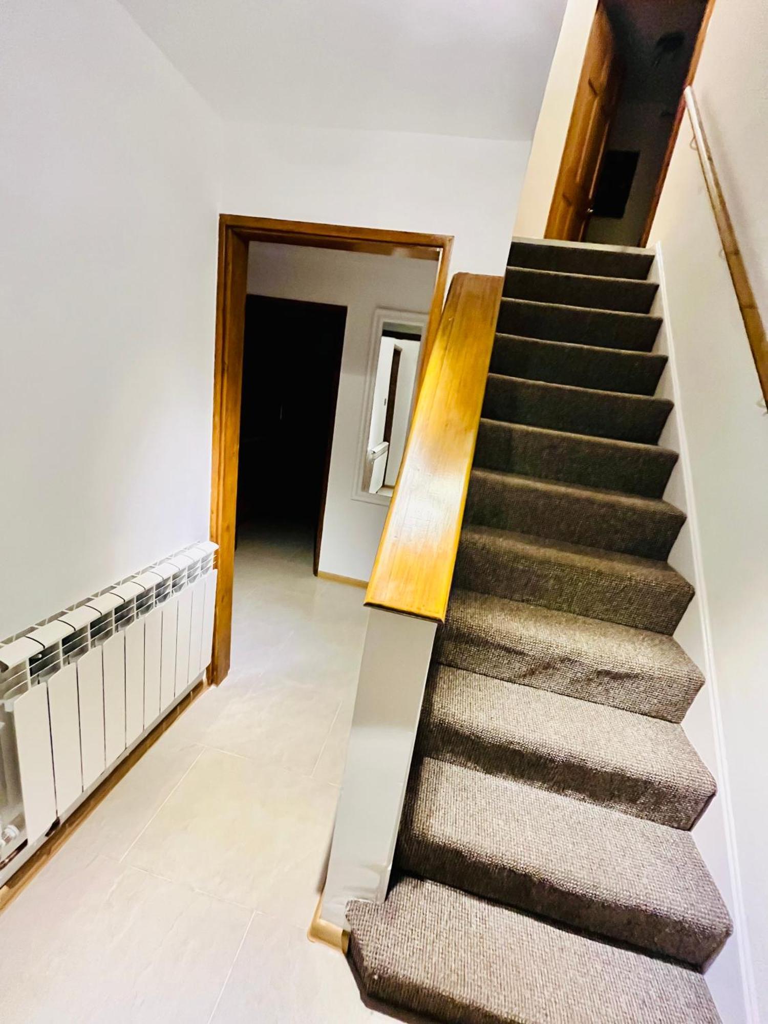 Modern Strelley Escape - Peaceful & Convenient, 2x Free Off-street Parking, Wifi -500mb, 2 Bathrooms, Contractor & Family Friendly, Ng8 Holiday home Nottingham