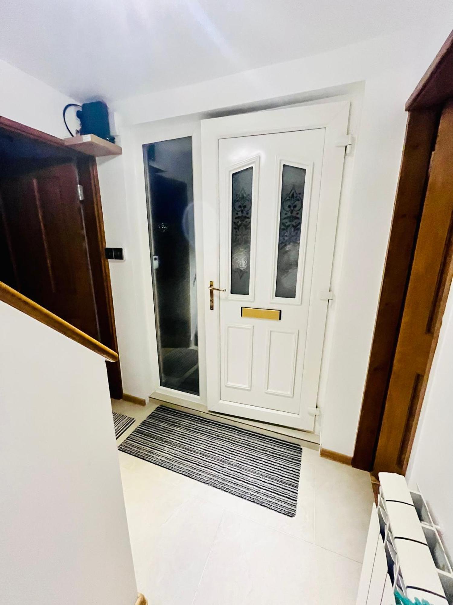 Modern Strelley Escape - Peaceful & Convenient, 2x Free Off-street Parking, Wifi -500mb, 2 Bathrooms, Contractor & Family Friendly, Ng8 * Nottingham