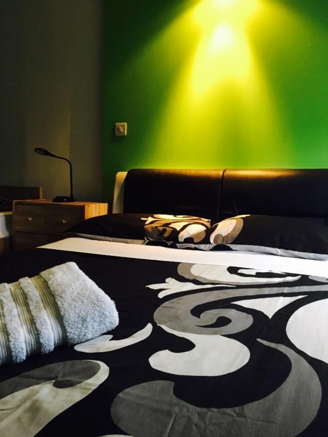 Hotel The Clarence 3*