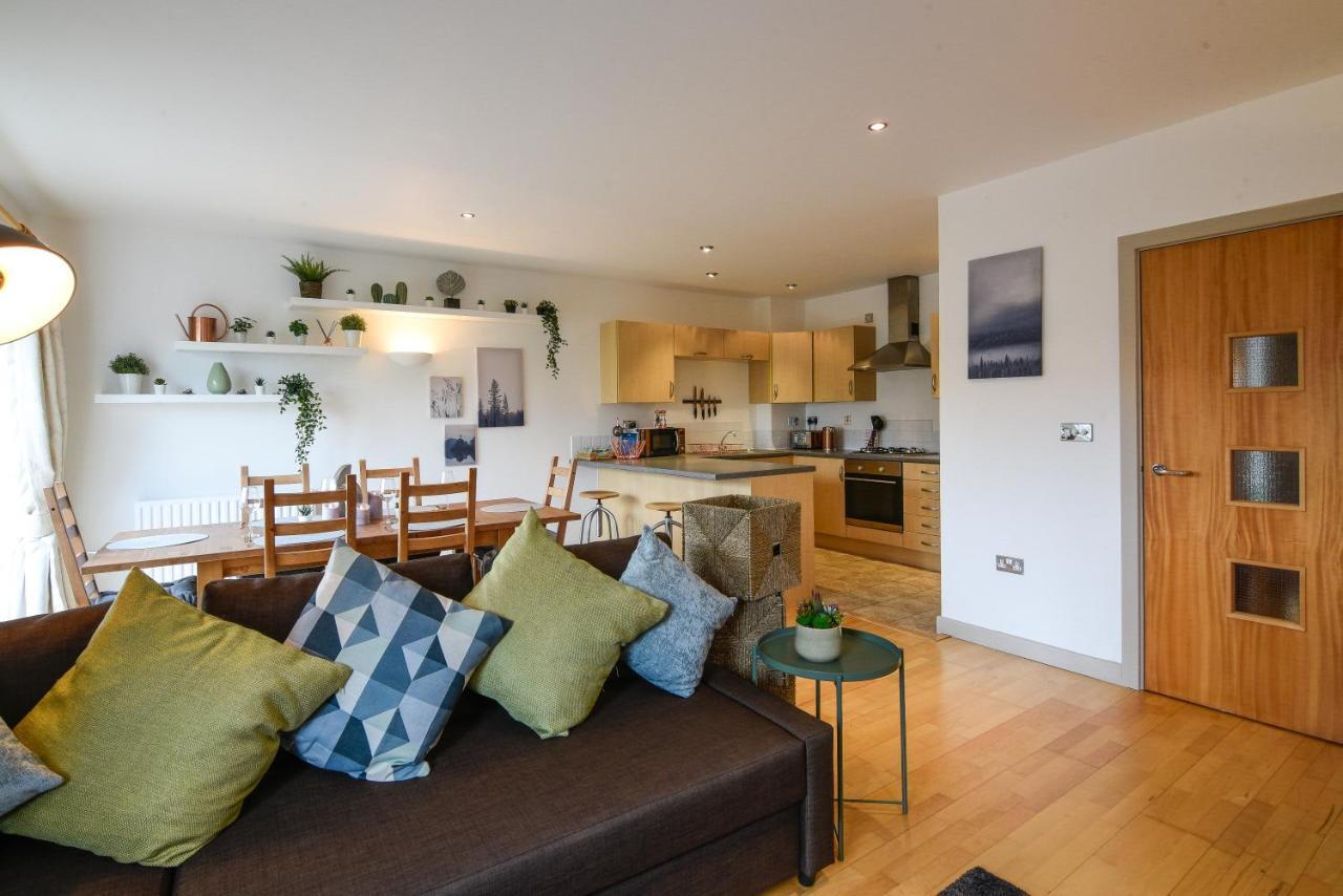 Dukes Riverside Penthouse, With Castle Views, Balcony And Parking *