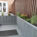 Bakewell House - Huku Kwetu Notts -Spacious 3 Bedroom House - Suitable & Affordable Group Accommodation - Business Travellers